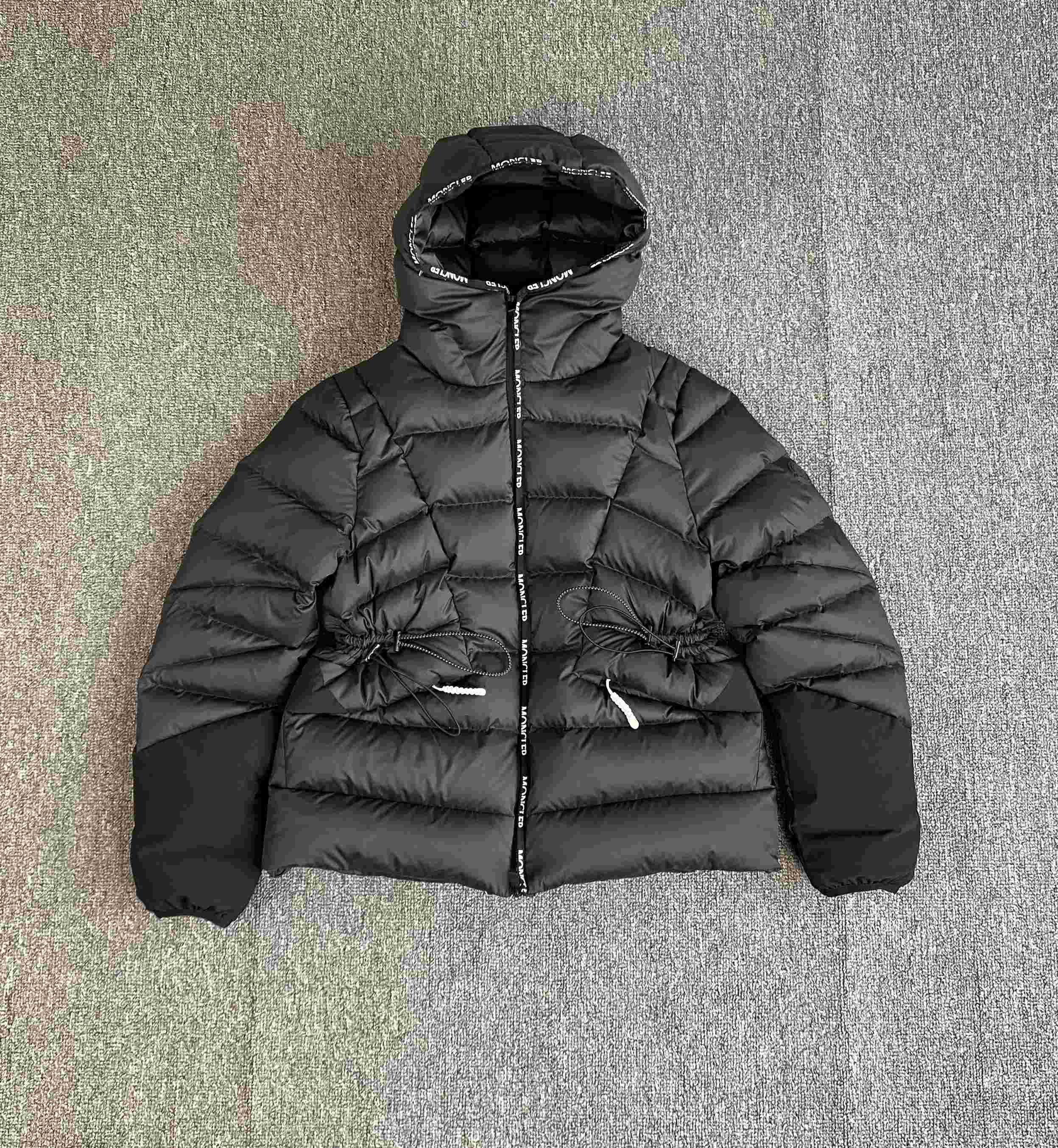 Moncler Sittang Short Down Jacket - DesignerGu