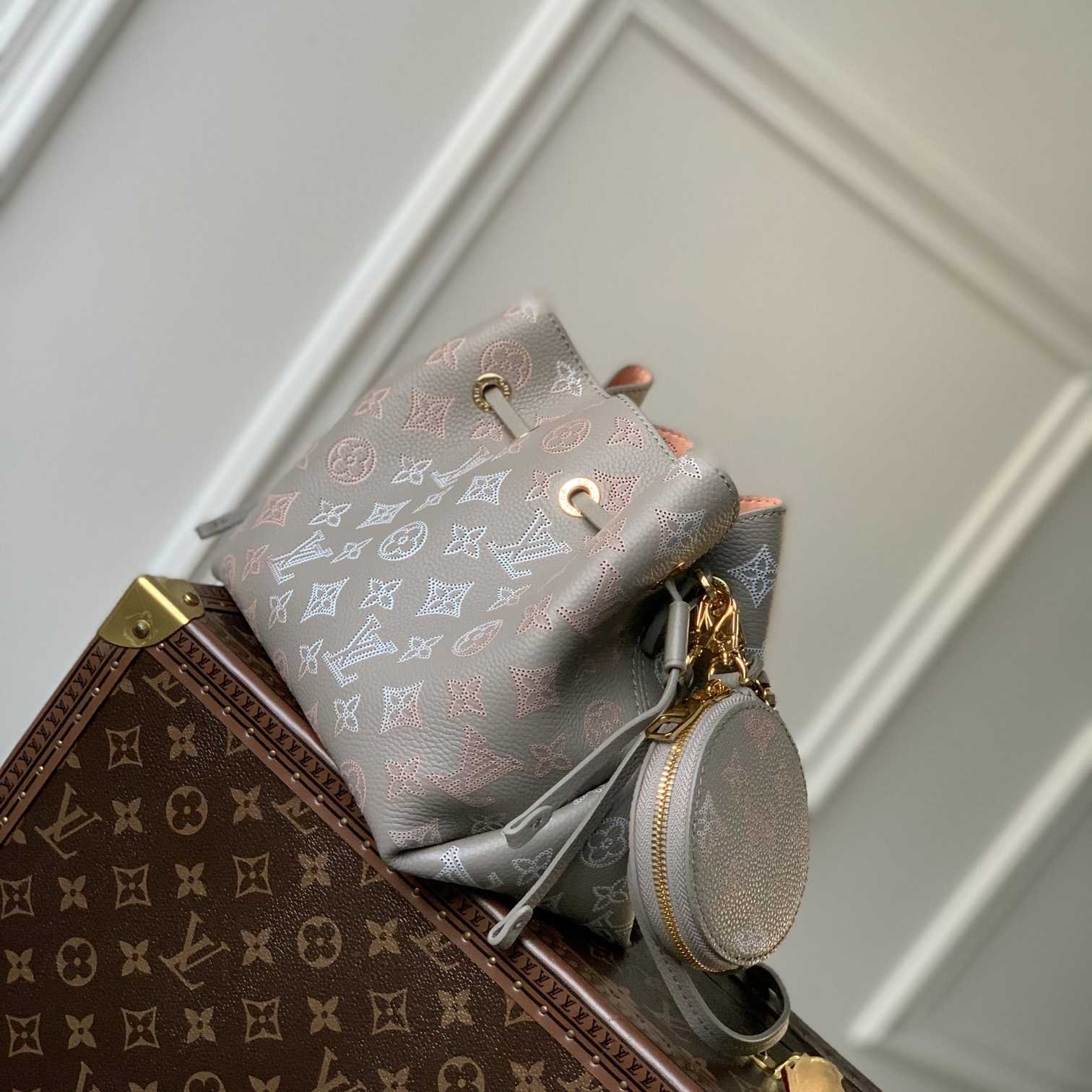 Louis Vuitton Bella (19×22×14cm)  M23388 - DesignerGu