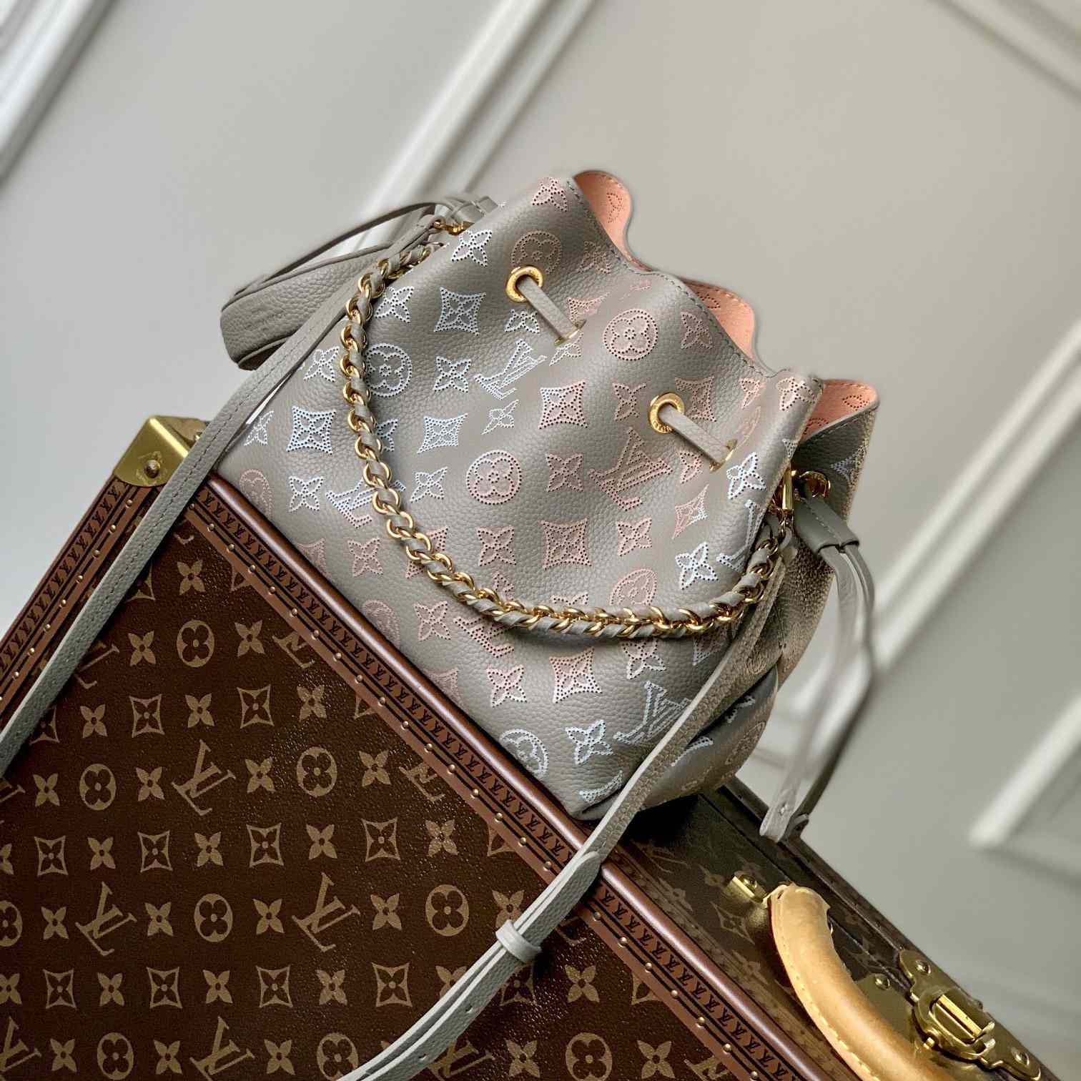 Louis Vuitton Bella (19×22×14cm)  M23388 - DesignerGu