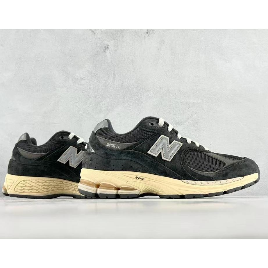 New Balance 2002R Sneakers    ML2002RHO - DesignerGu