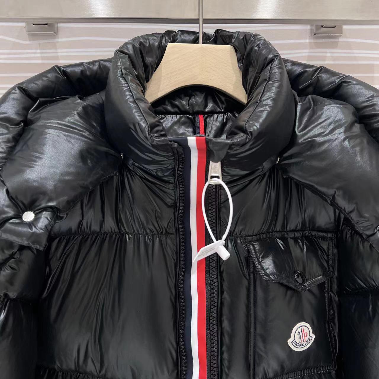 Moncler Montbeliard Short Down Jacket - DesignerGu