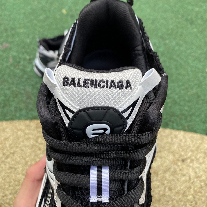 Balenciaga Runner 7.5  Sneaker  - DesignerGu