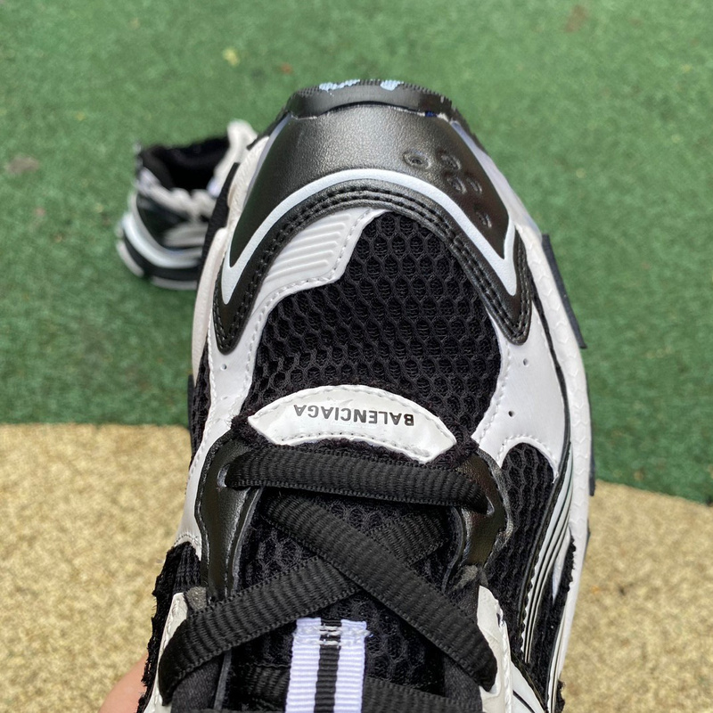 Balenciaga Runner 7.5  Sneaker  - DesignerGu