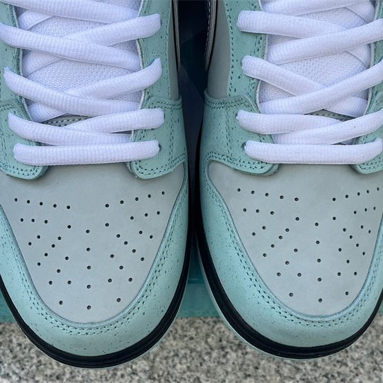 Concepts x TIFFANY CO. x Nike SB Dunk Low  Sneakers      BV1310-402 - DesignerGu