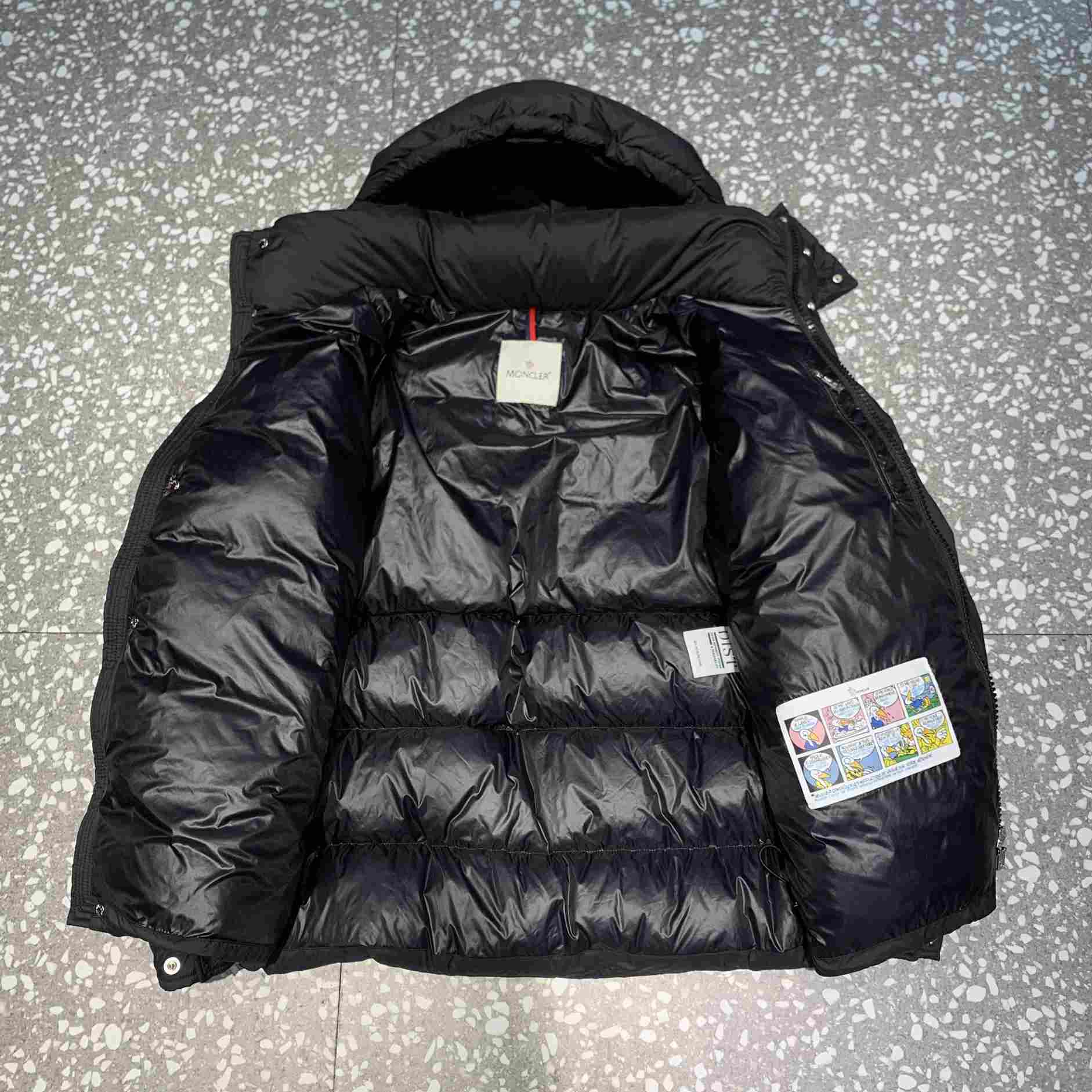 Moncler Vezere Short Down Jacket - DesignerGu