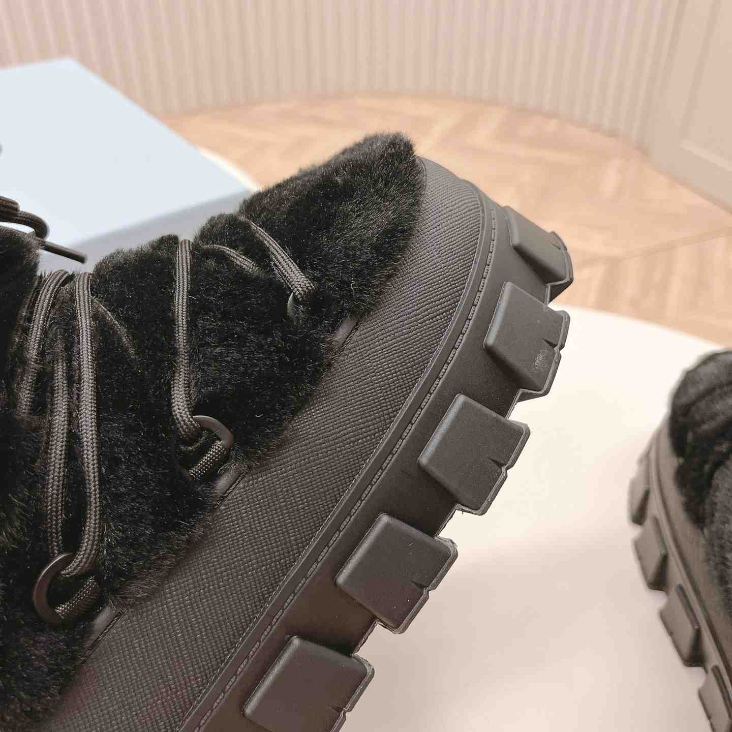 Prada Shearling Apres-ski Boots - DesignerGu