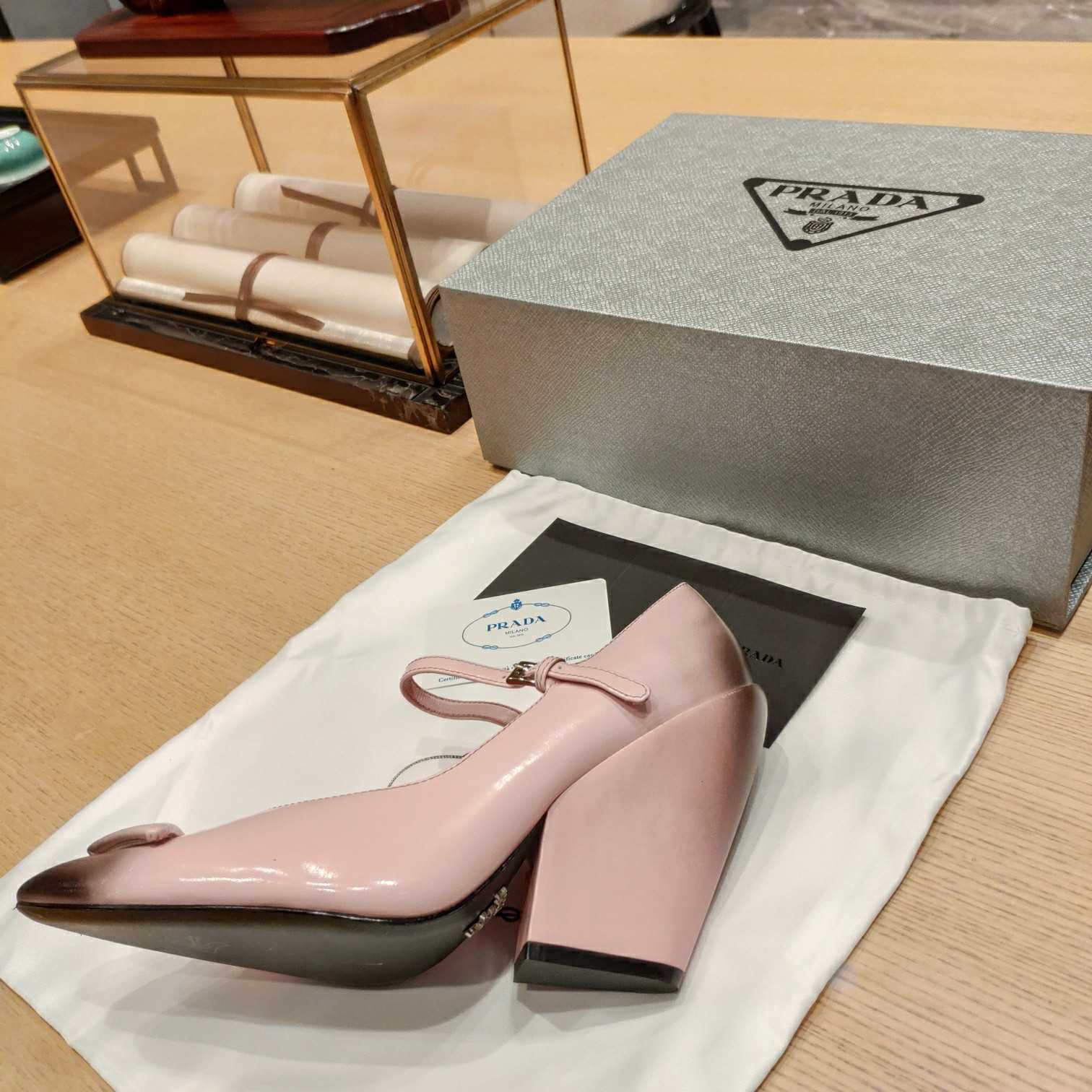 Prada Logo Toe Pumps - DesignerGu