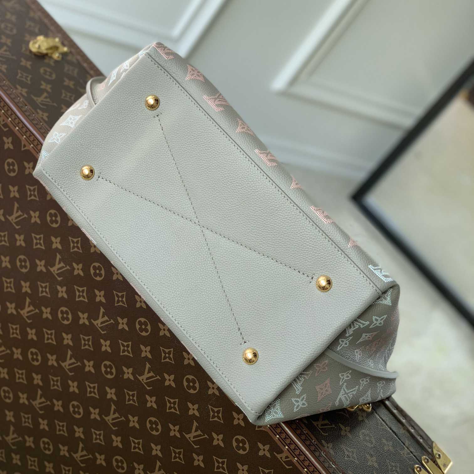 Louis Vuitton Carmel (35×40×17cm)  M23396 - DesignerGu