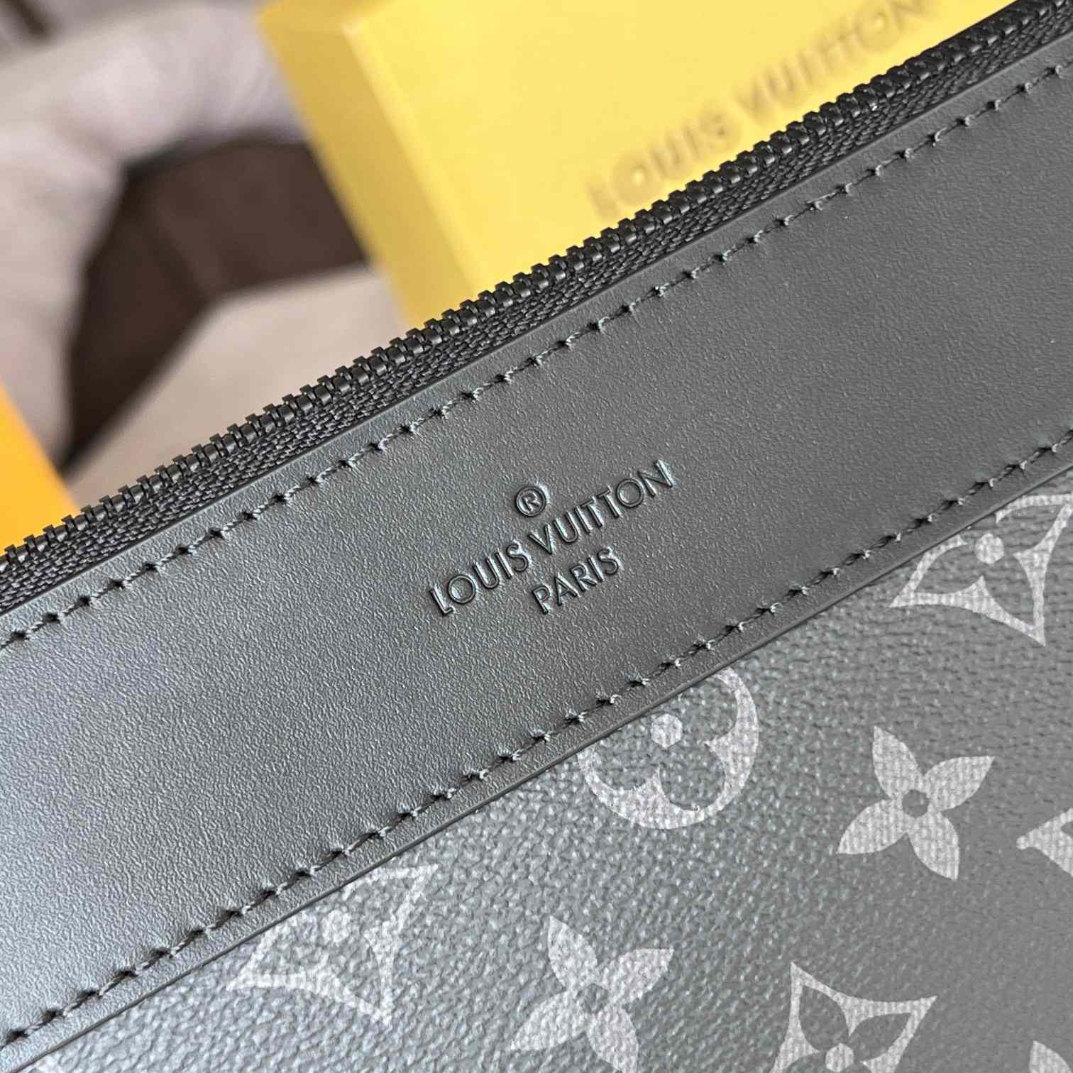 Louis Vuitton Pochette Voyage Souple (32 x 21 x 8cm)  M82543 - DesignerGu