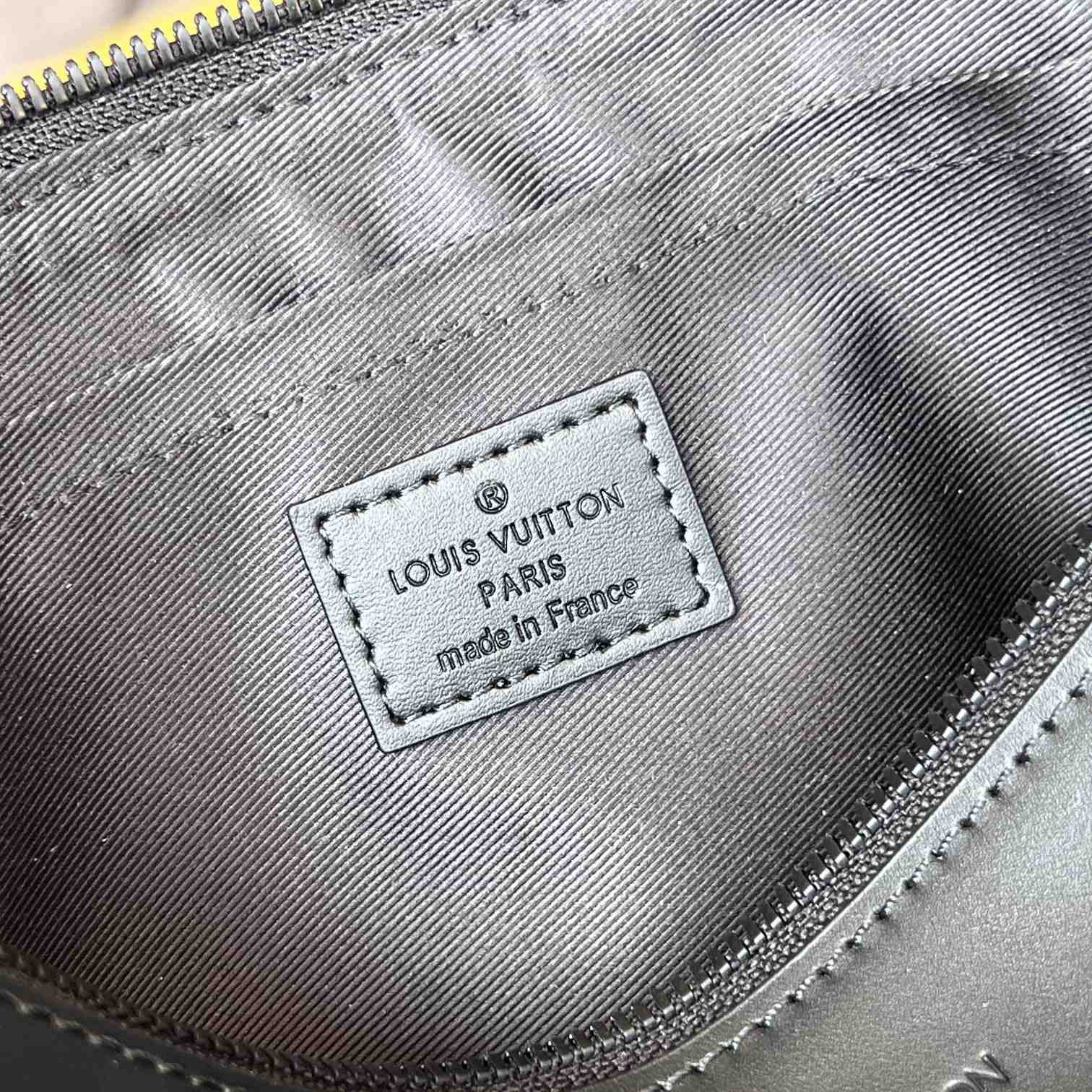 Louis Vuitton Pochette Voyage Souple (32 x 21 x 8cm)  M82543 - DesignerGu