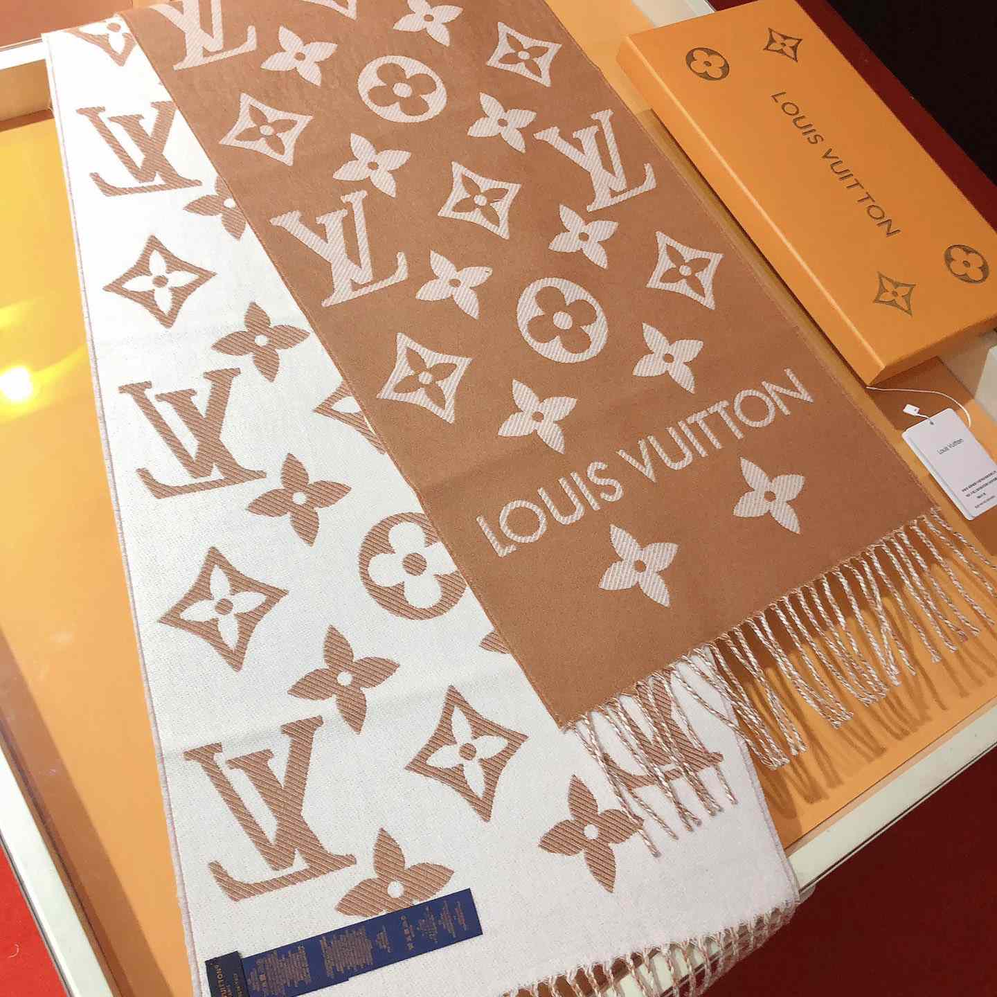 Louis Vuitton LV Essential Scarf - DesignerGu