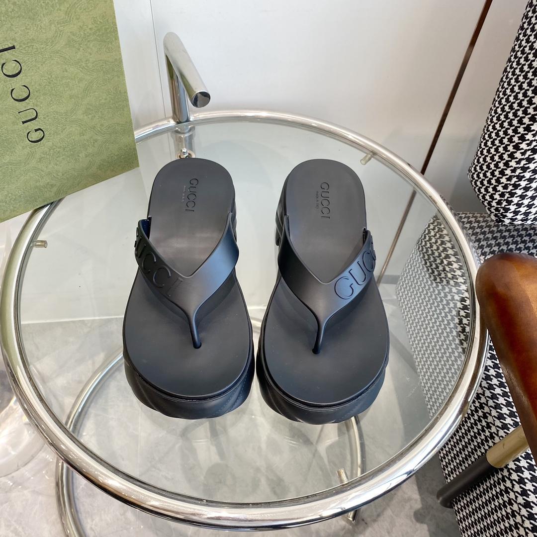 Gucci Rubber Thong Sandals - DesignerGu