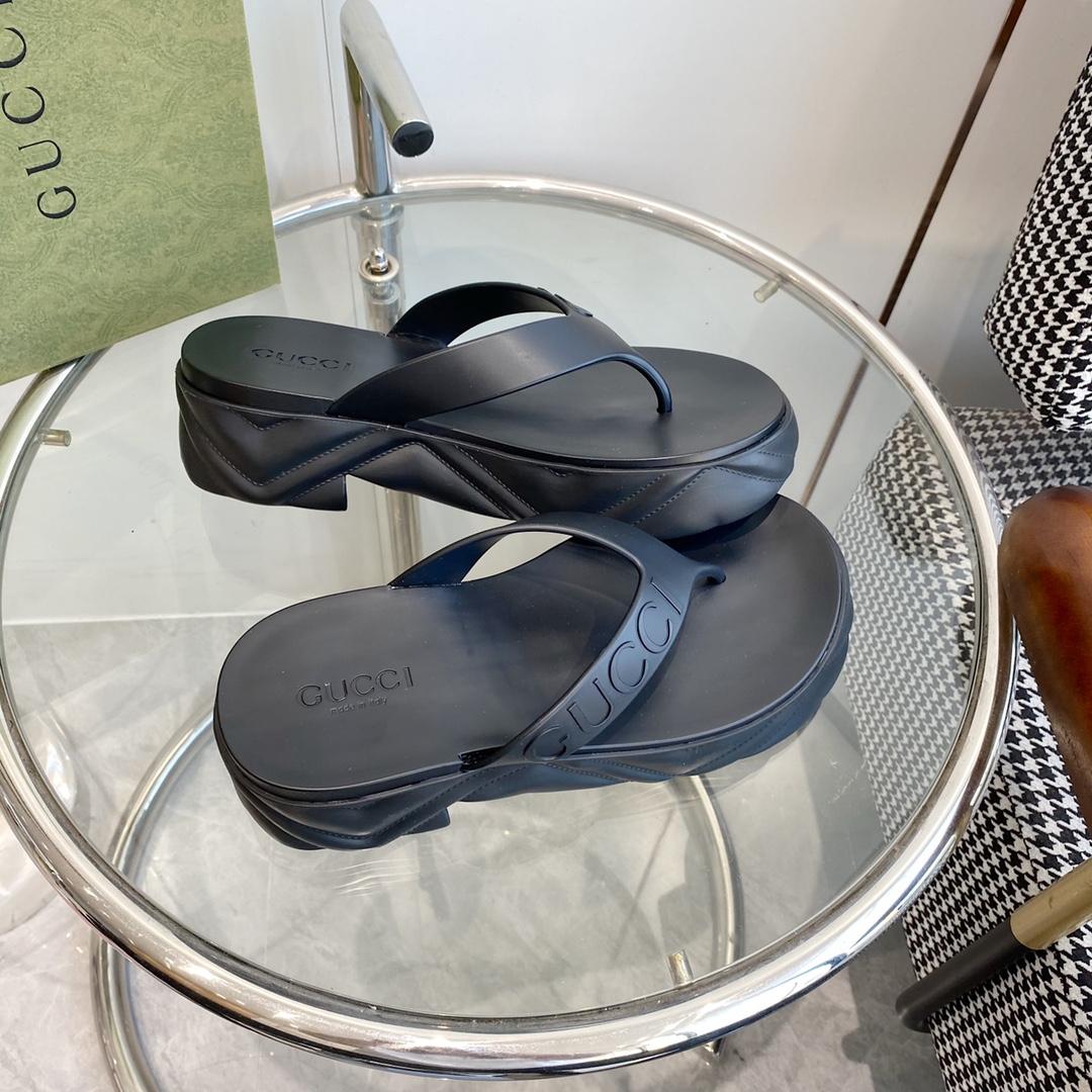 Gucci Rubber Thong Sandals - DesignerGu