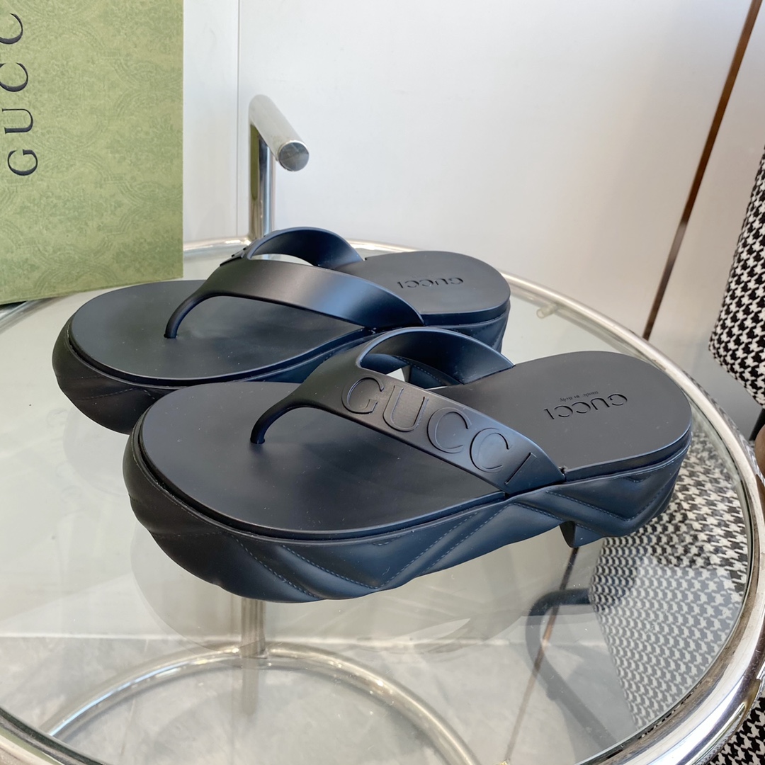 Gucci Rubber Thong Sandals - DesignerGu