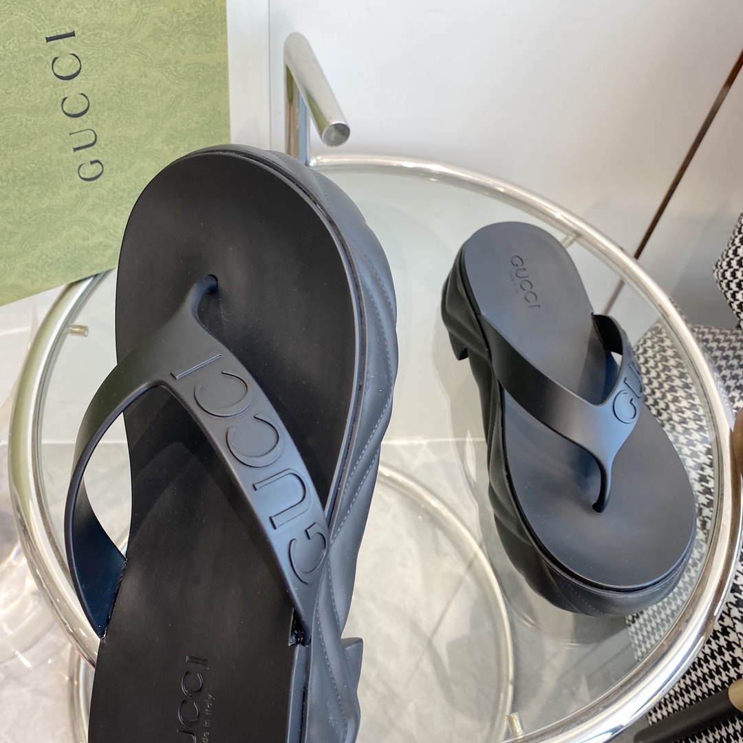 Gucci Rubber Thong Sandals - DesignerGu