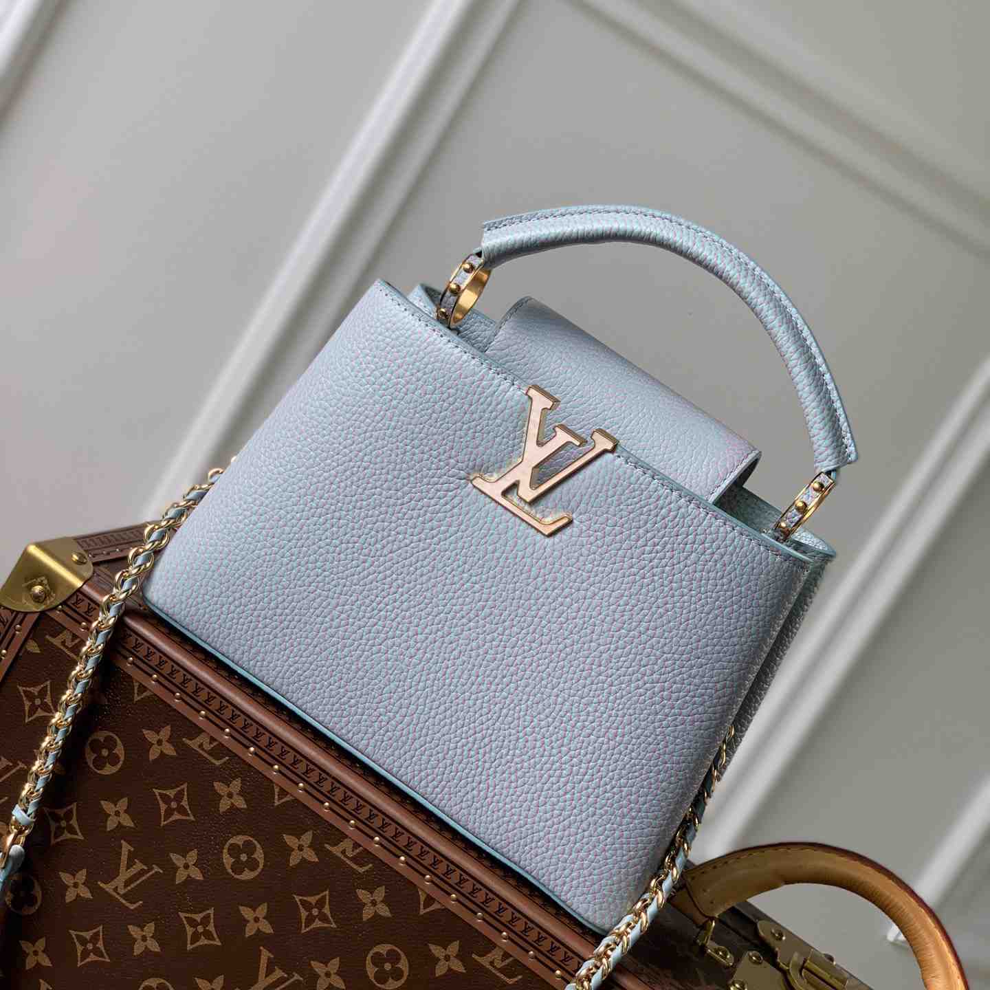 Louis Vuitton Capucines BB (27×18×9cm) - DesignerGu