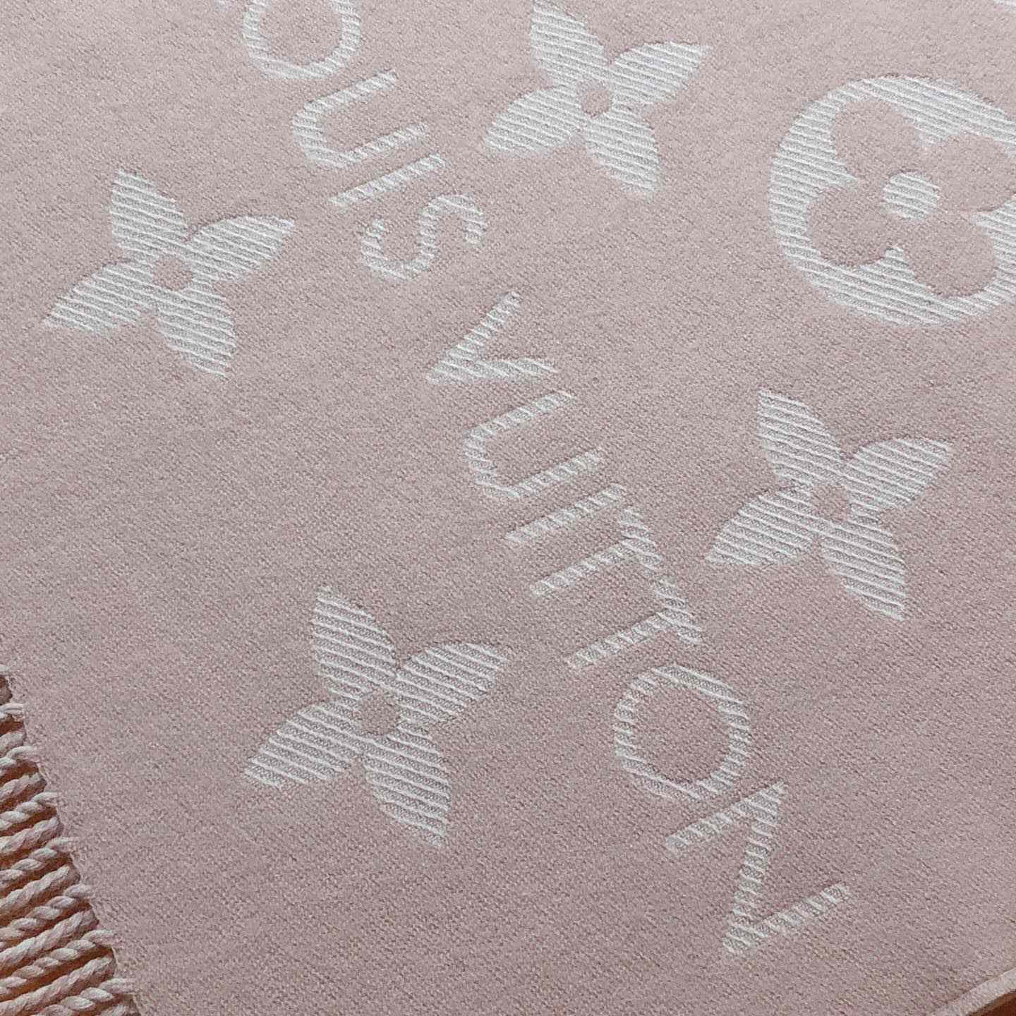 Louis Vuitton LV Essential Scarf - DesignerGu