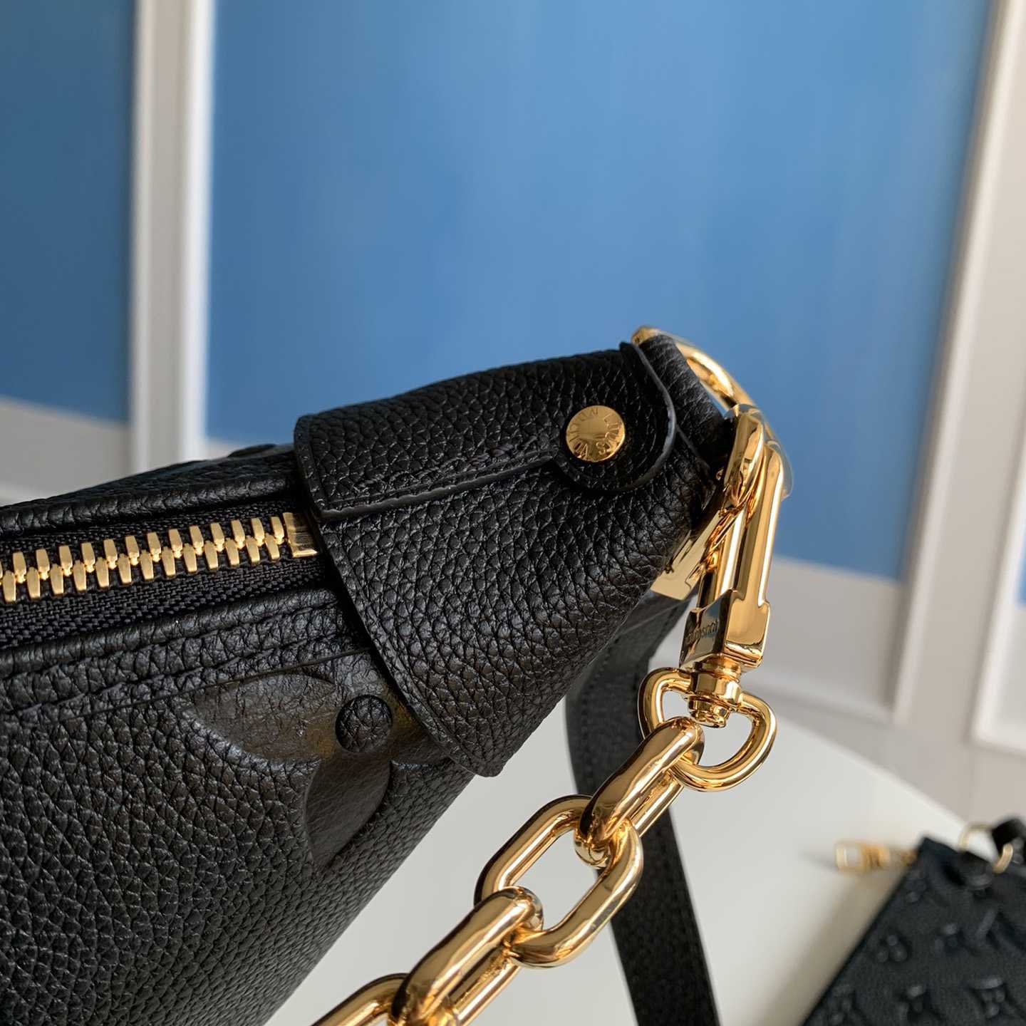 Louis Vuitton Loop Hobo          M46725 - DesignerGu