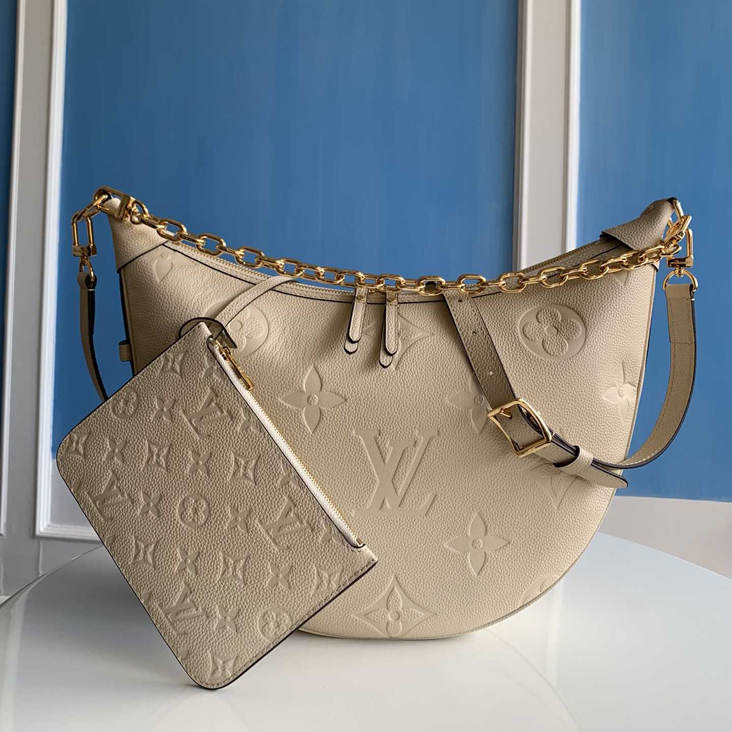 Louis Vuitton Loop Hobo          M46739 - DesignerGu