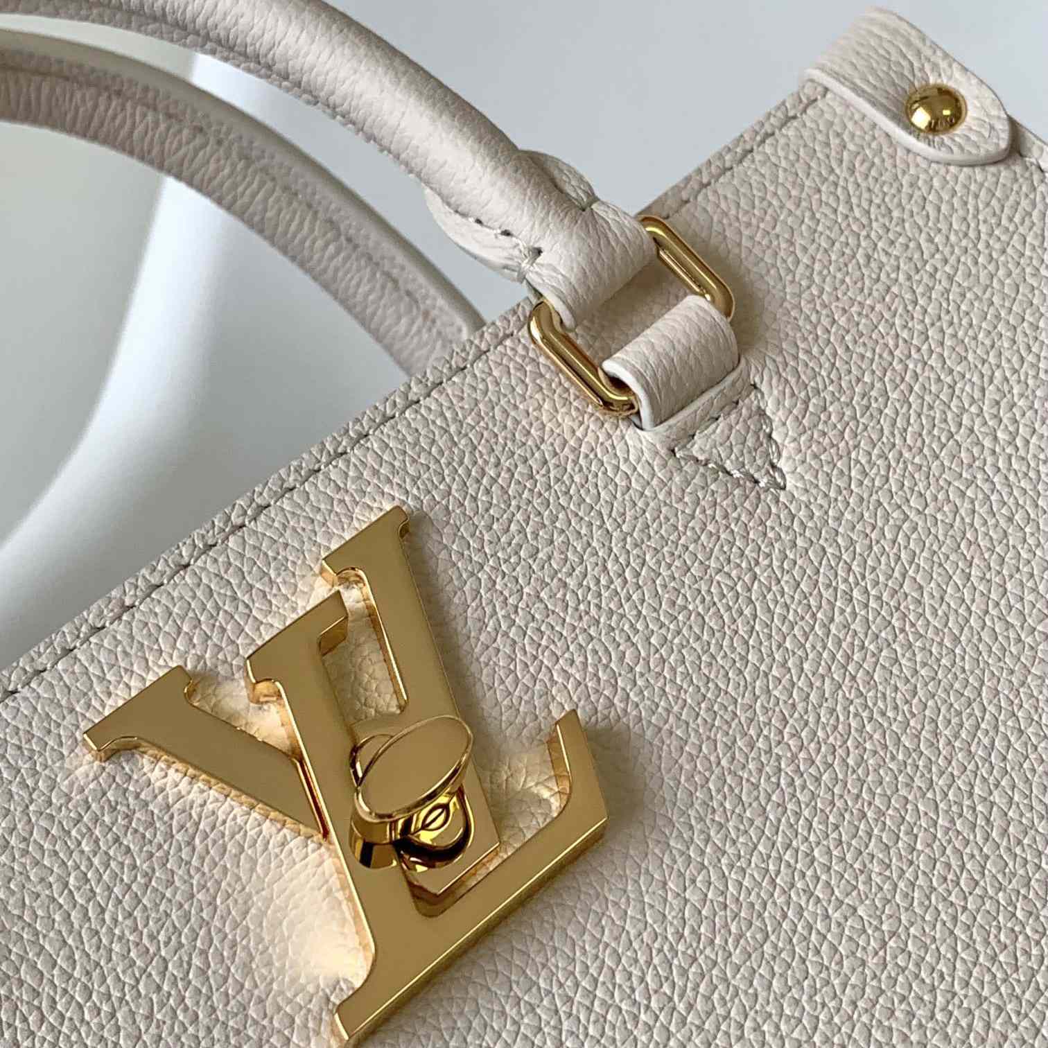 Louis Vuitton Lock & Go Handbag    M23637 - DesignerGu