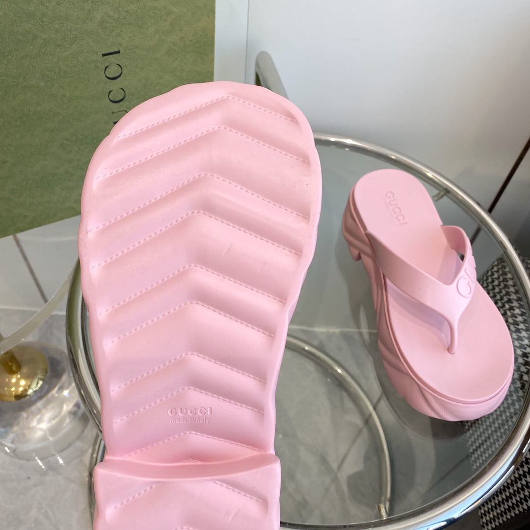 Gucci Rubber Thong Sandals - DesignerGu