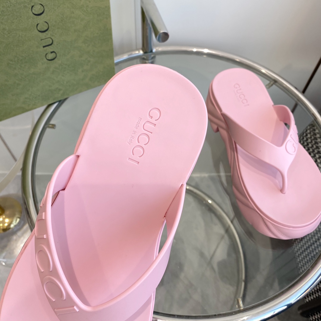 Gucci Rubber Thong Sandals - DesignerGu