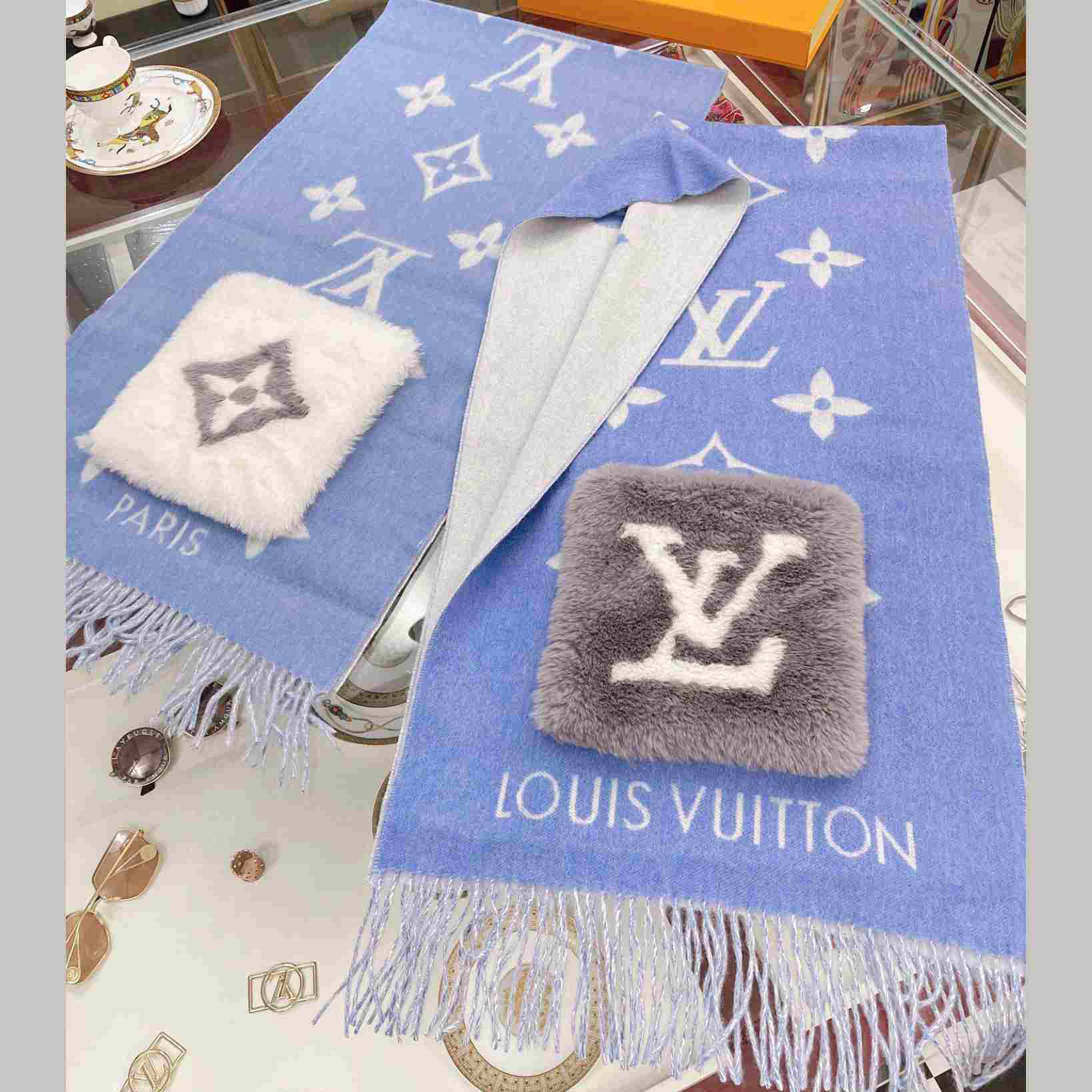 Louis Vuitton Cold Reykjavik Scarf - DesignerGu