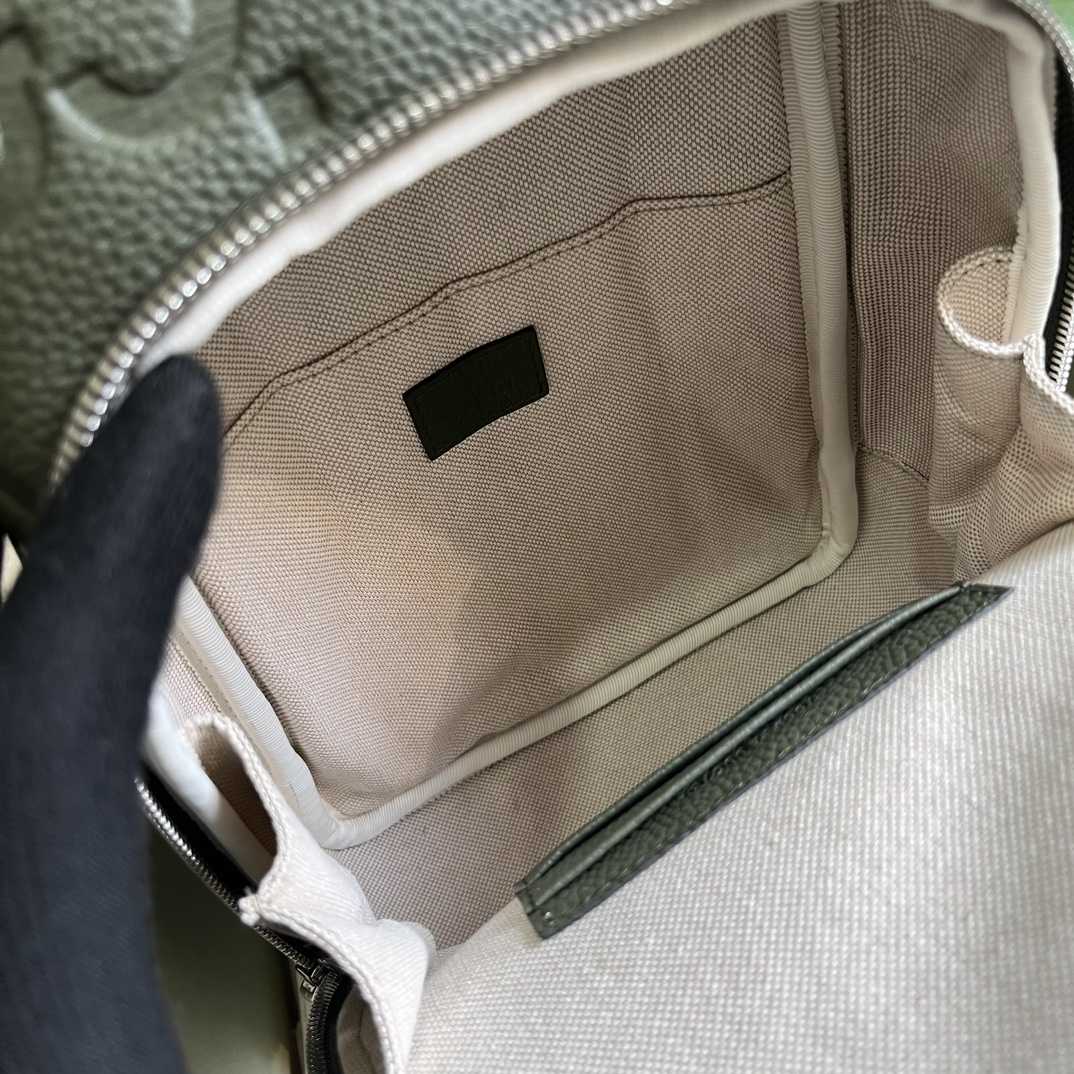 Gucci Jumbo GG Crossbody Bag - DesignerGu