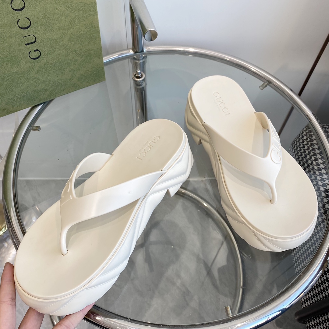 Gucci Rubber Thong Sandals - DesignerGu