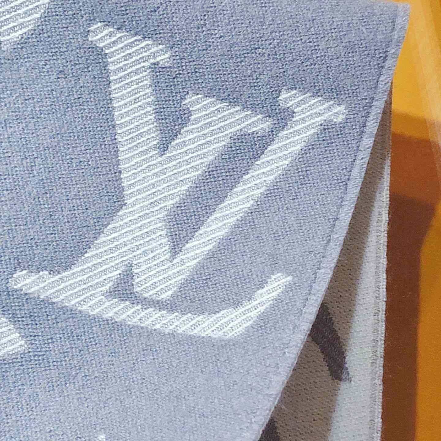 Louis Vuitton LV Essential Scarf - DesignerGu