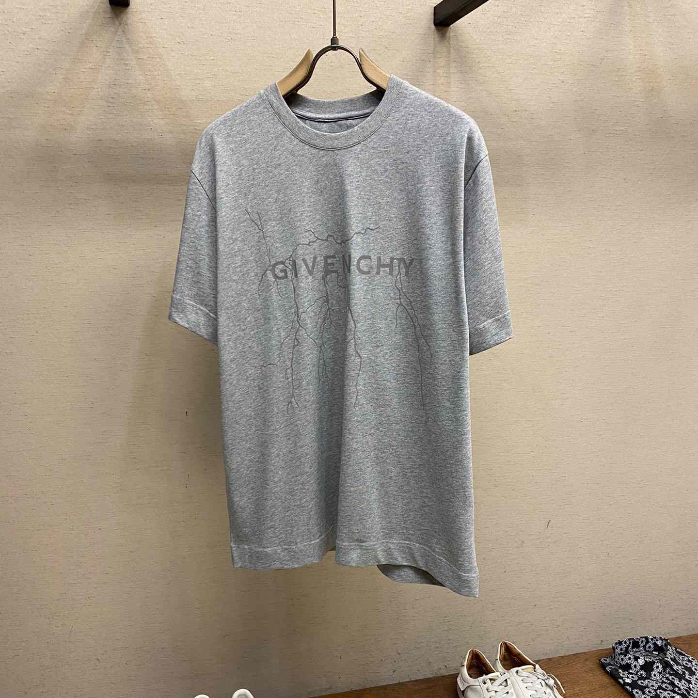 Givenchy Boxy Fit T-shirt In Cotton With Reflective Artwork - DesignerGu