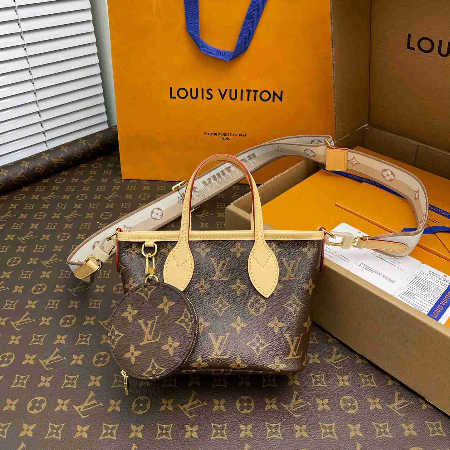 Louis Vuitton Neverfull BB   M46705 - DesignerGu