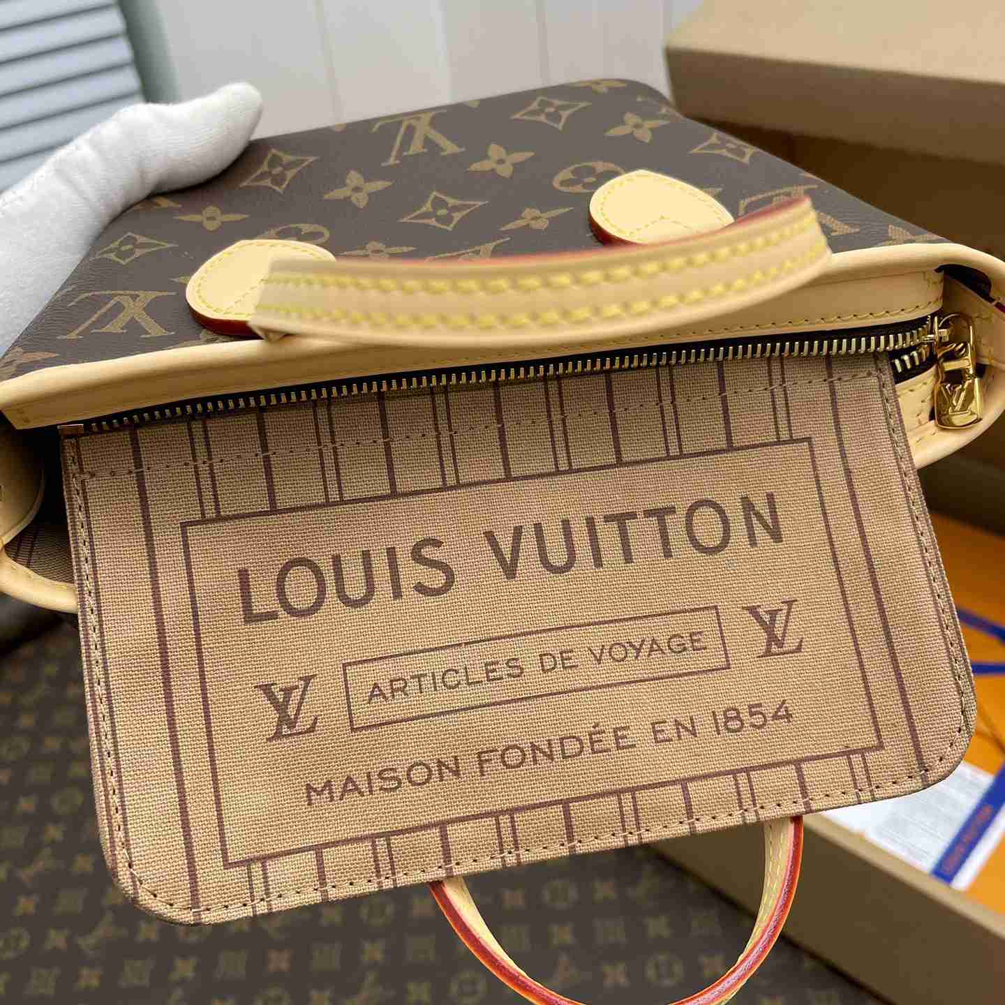 Louis Vuitton Neverfull BB   M46705 - DesignerGu