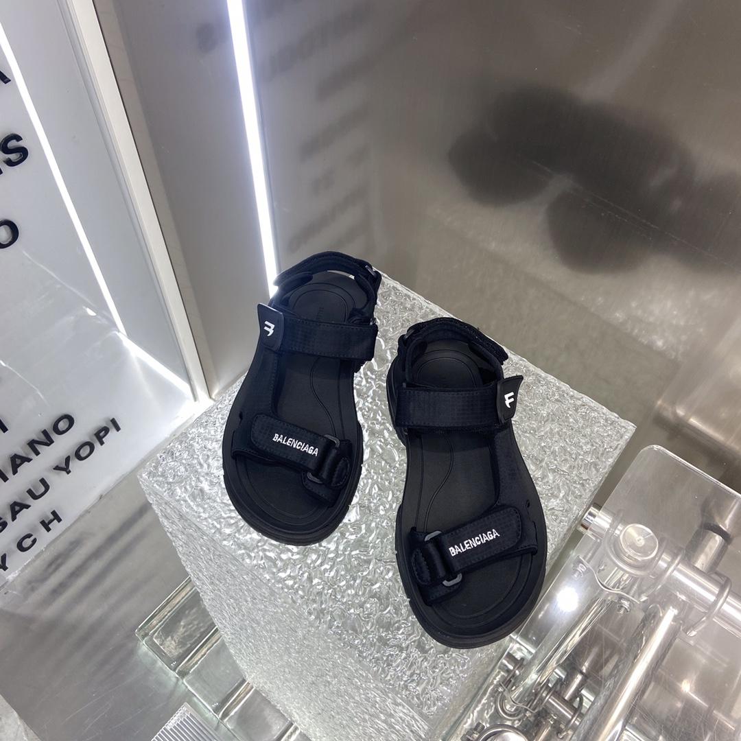 Balenciaga Tourist Sandal In Black - DesignerGu