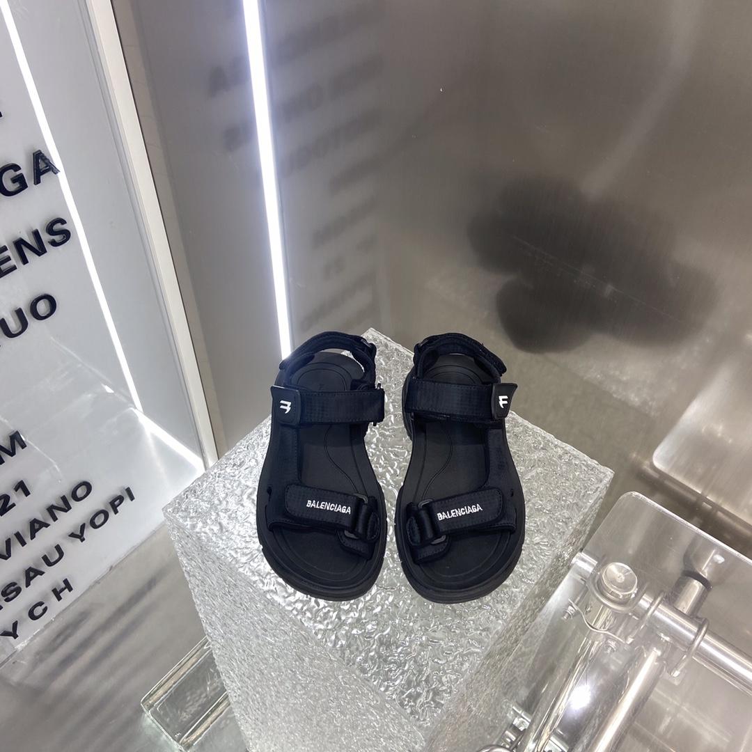 Balenciaga Tourist Sandal In Black - DesignerGu