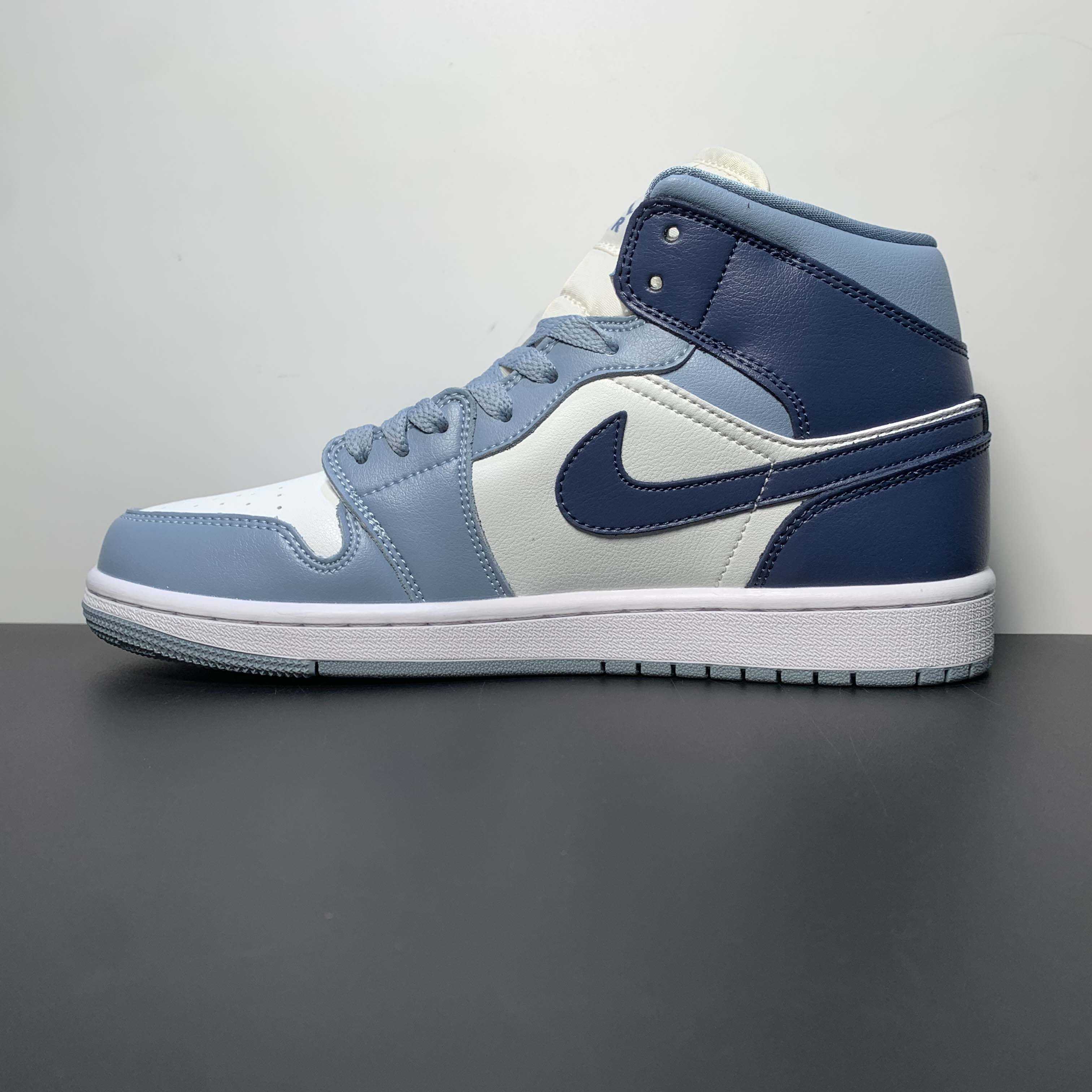 Air Jordan 1 Mid  Sneaker      BQ6472-140 - DesignerGu