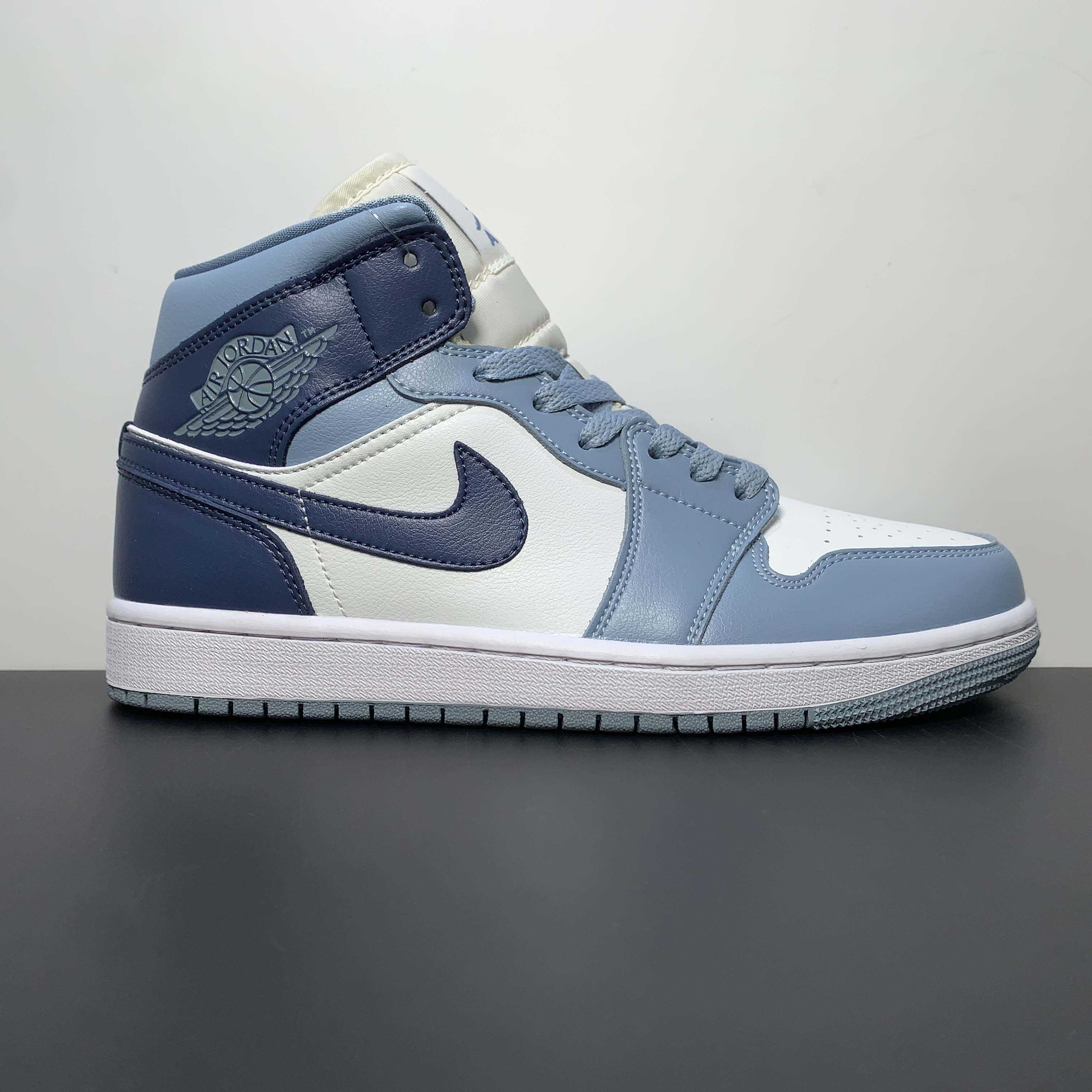 Air Jordan 1 Mid  Sneaker      BQ6472-140 - DesignerGu