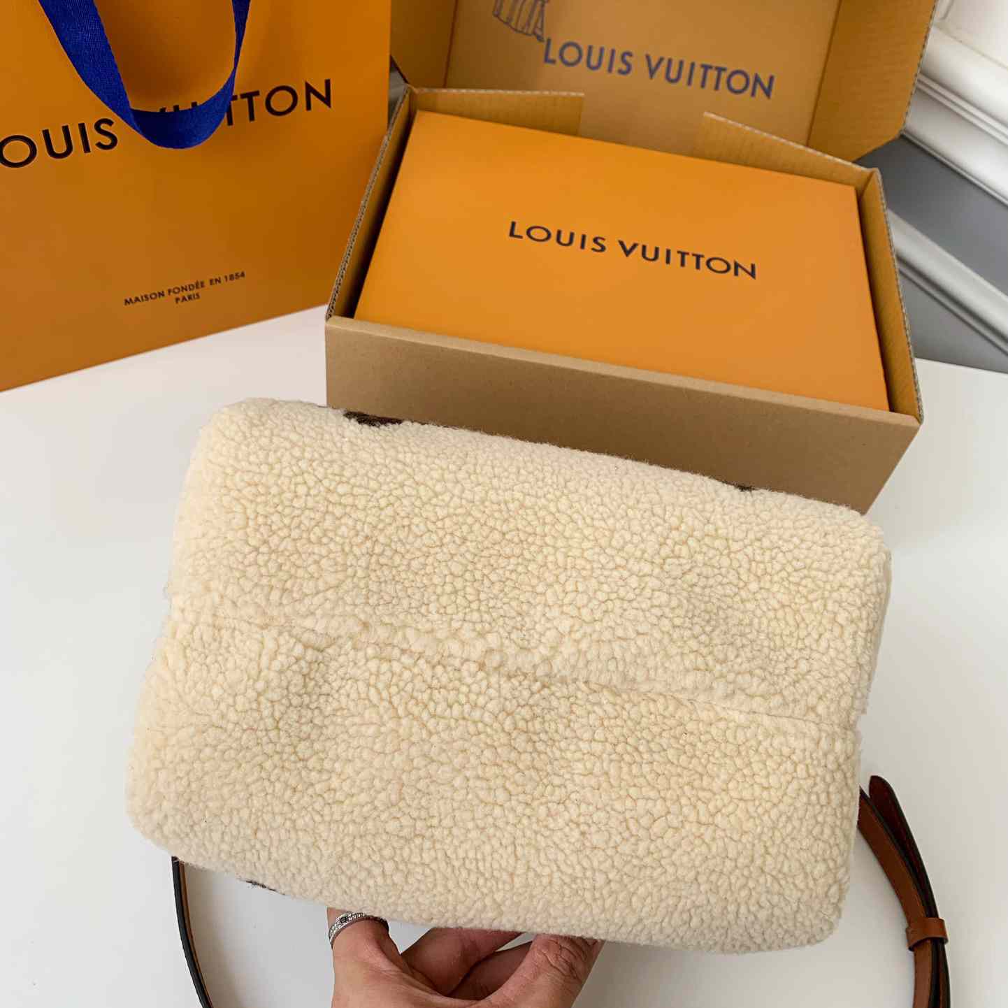 Louis Vuitton Speedy Bandoulière 25   M23468 - DesignerGu