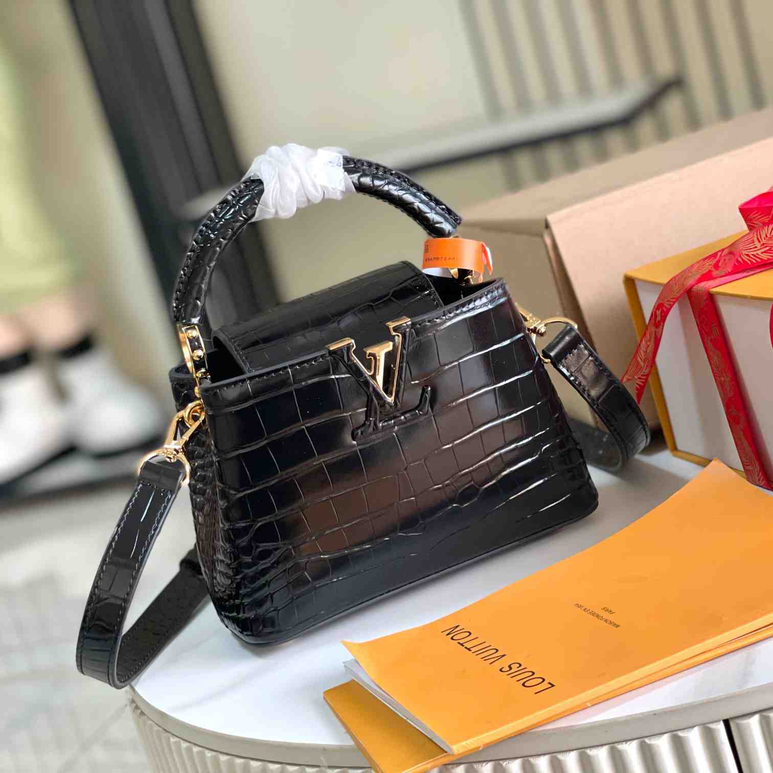 Louis Vuitton Capucines Mini     N93429 - DesignerGu