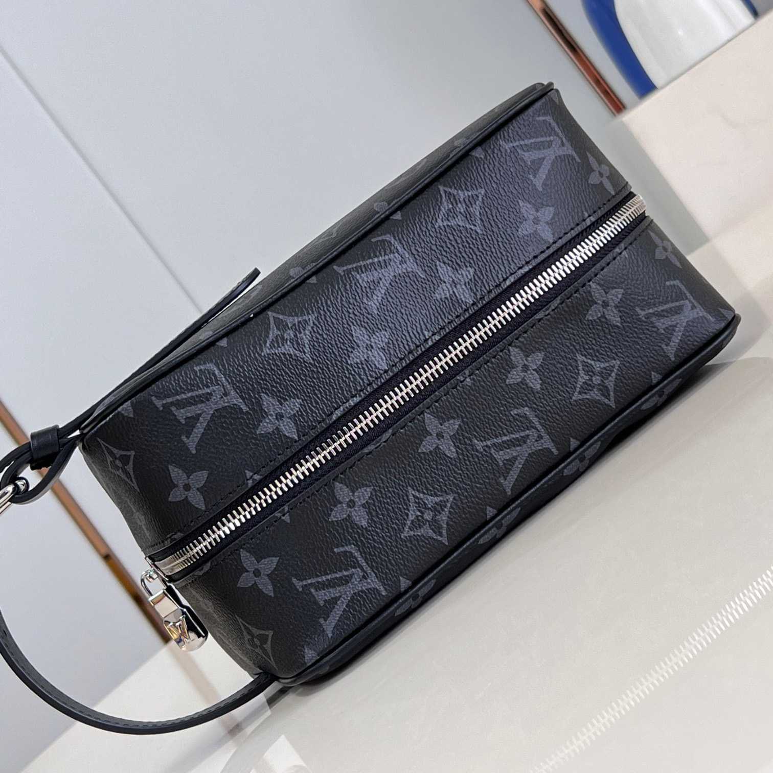 Louis Vuitton Locker Dopp Kit   M83113 - DesignerGu