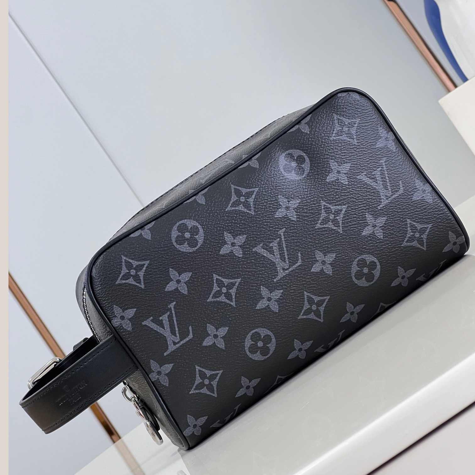 Louis Vuitton Locker Dopp Kit   M83113 - DesignerGu