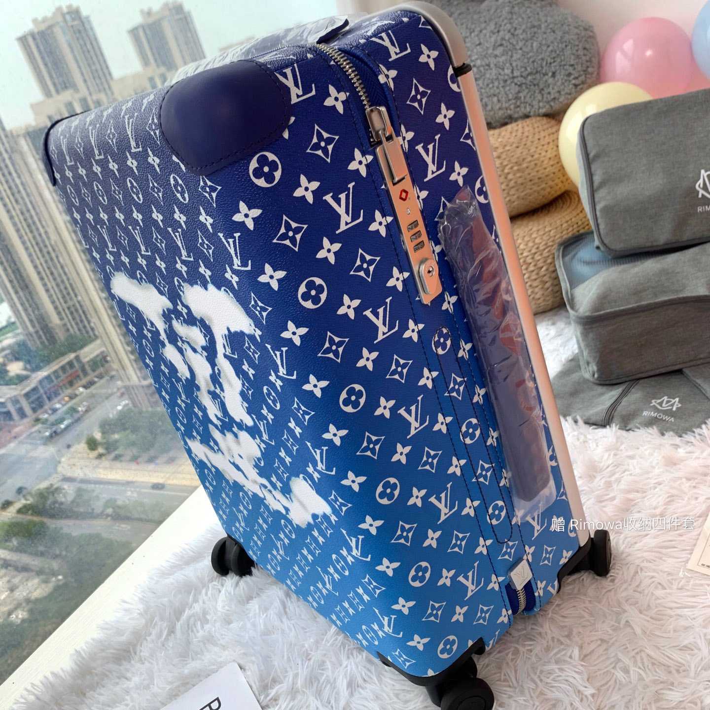 Louis Vuitton Horizon Clouds Monogram 55 Blue - DesignerGu