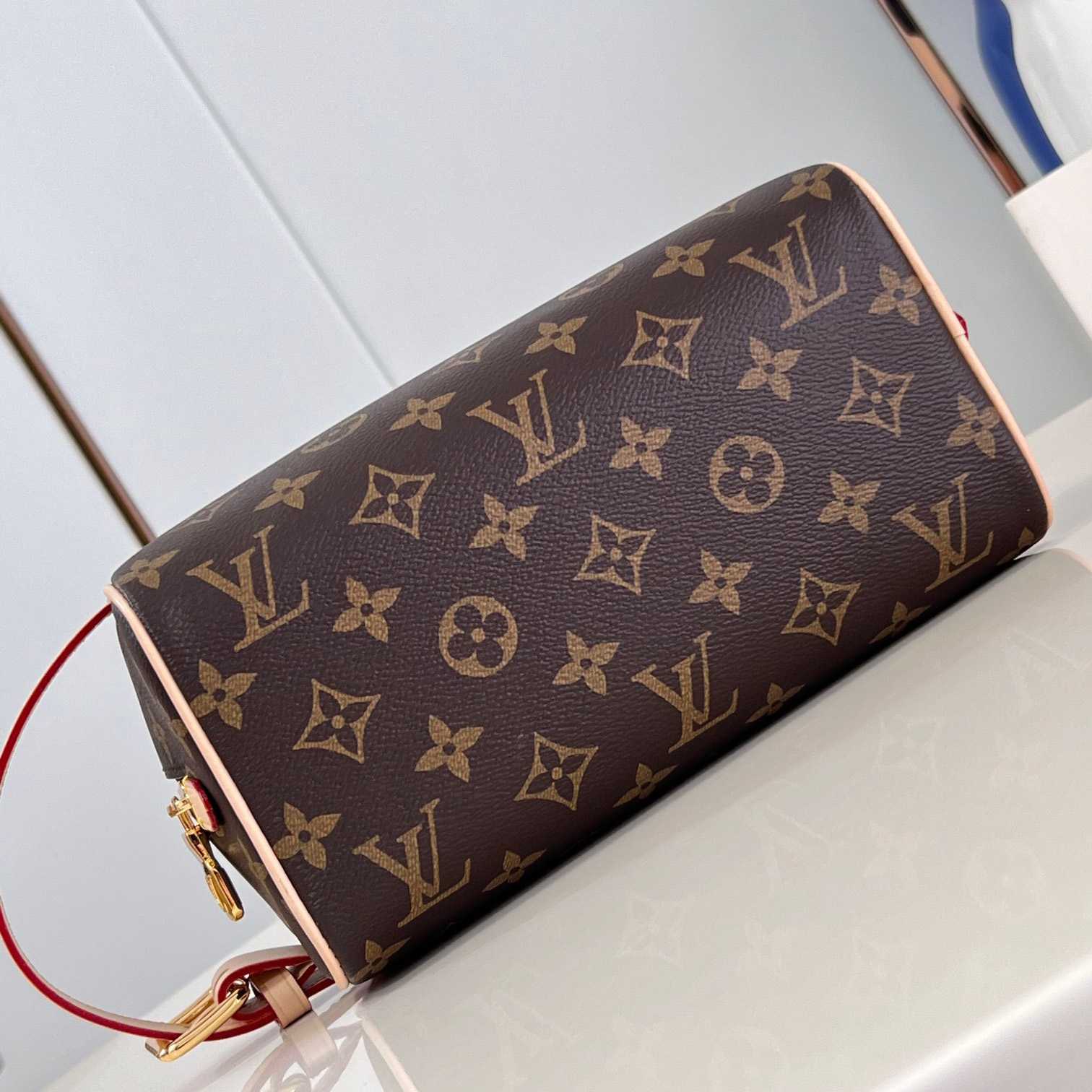 Louis Vuitton Locker Dopp Kit   M83112 - DesignerGu