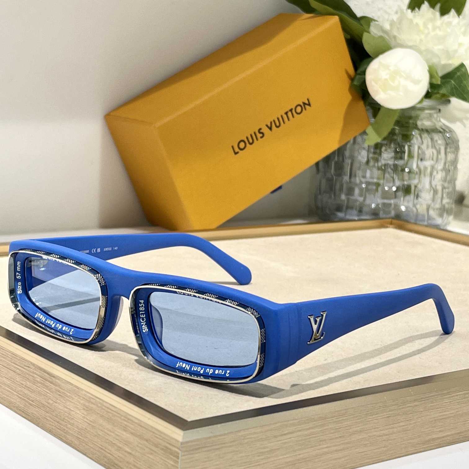 Louis Vuitton LV Super Vision Low Square Sunglasses      - DesignerGu