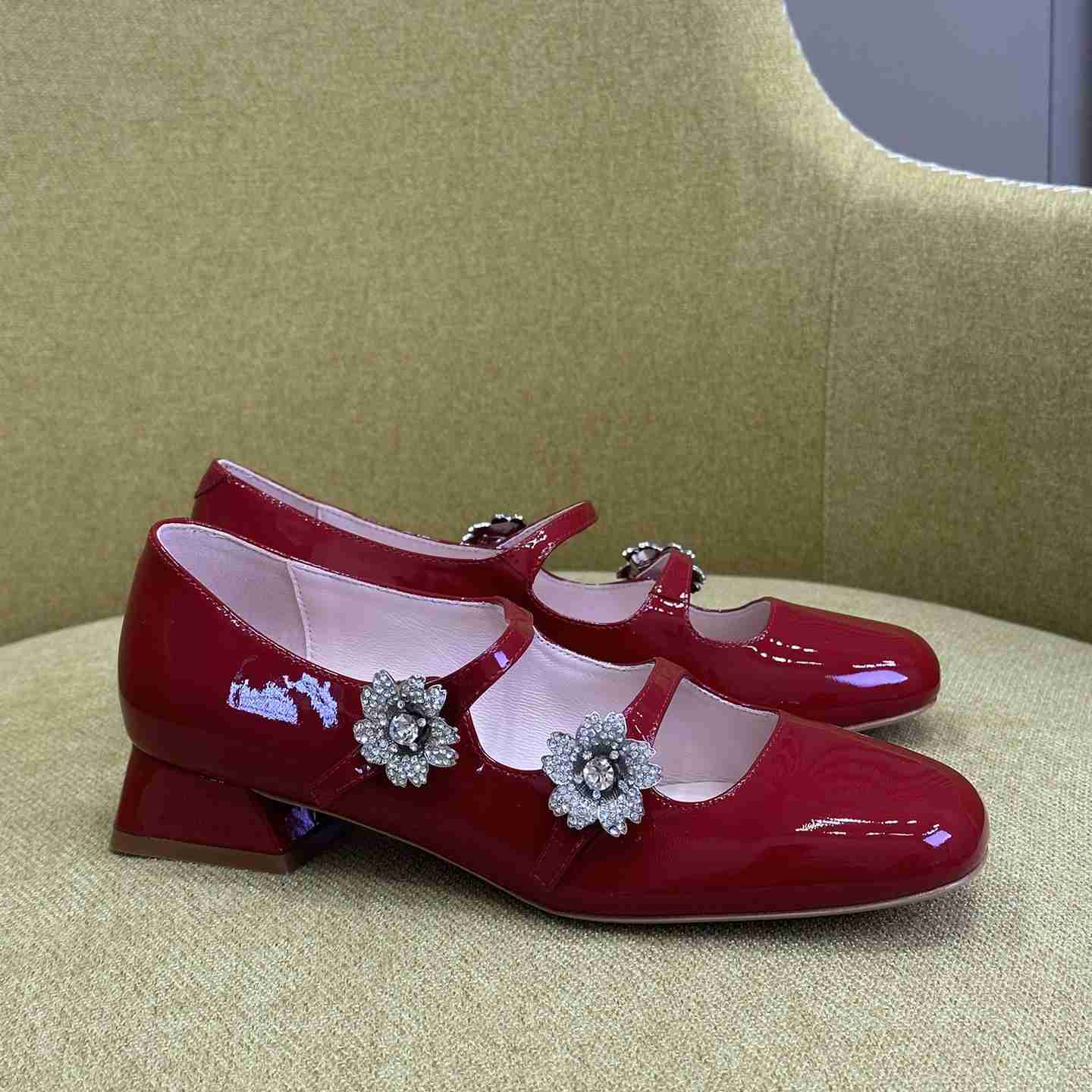 Roger Vivier Bouquet Strass Babies Ballerinas in Patent Leather - DesignerGu