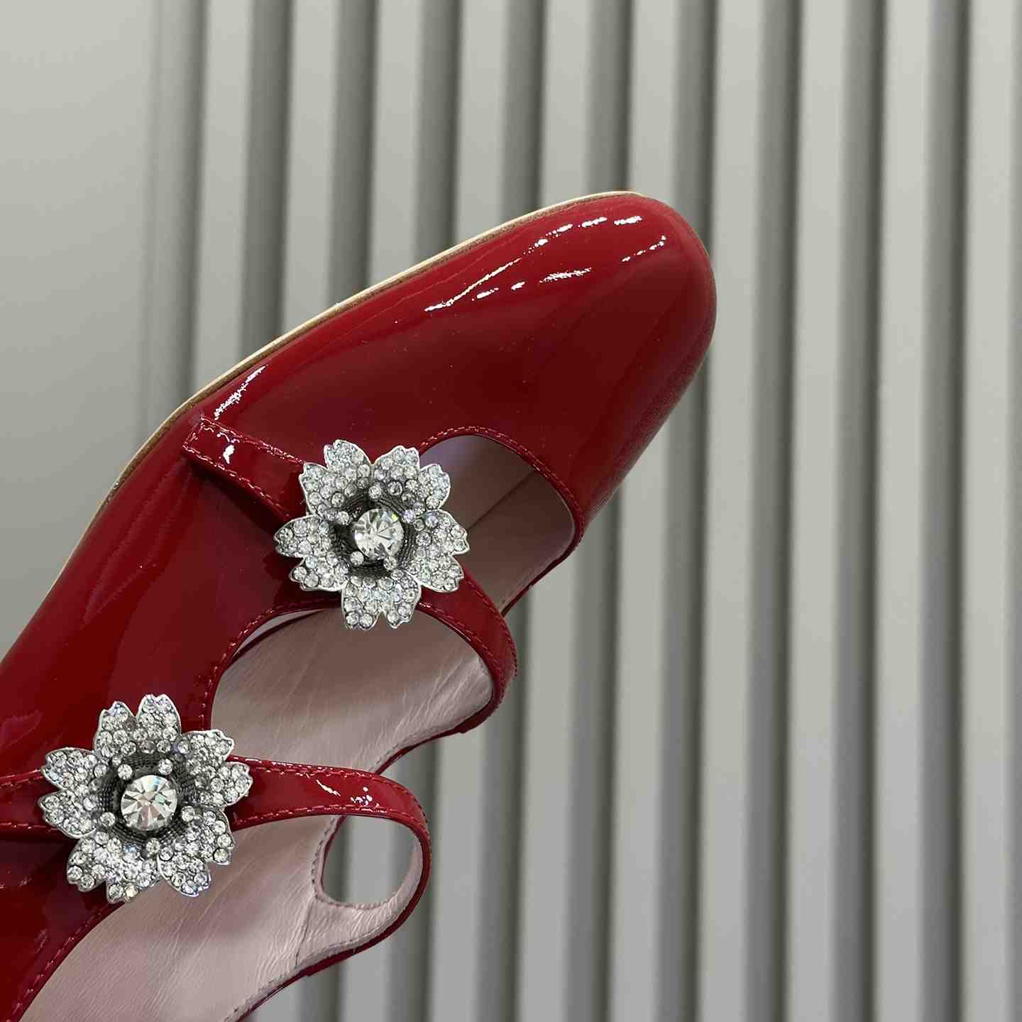 Roger Vivier Bouquet Strass Babies Ballerinas in Patent Leather - DesignerGu