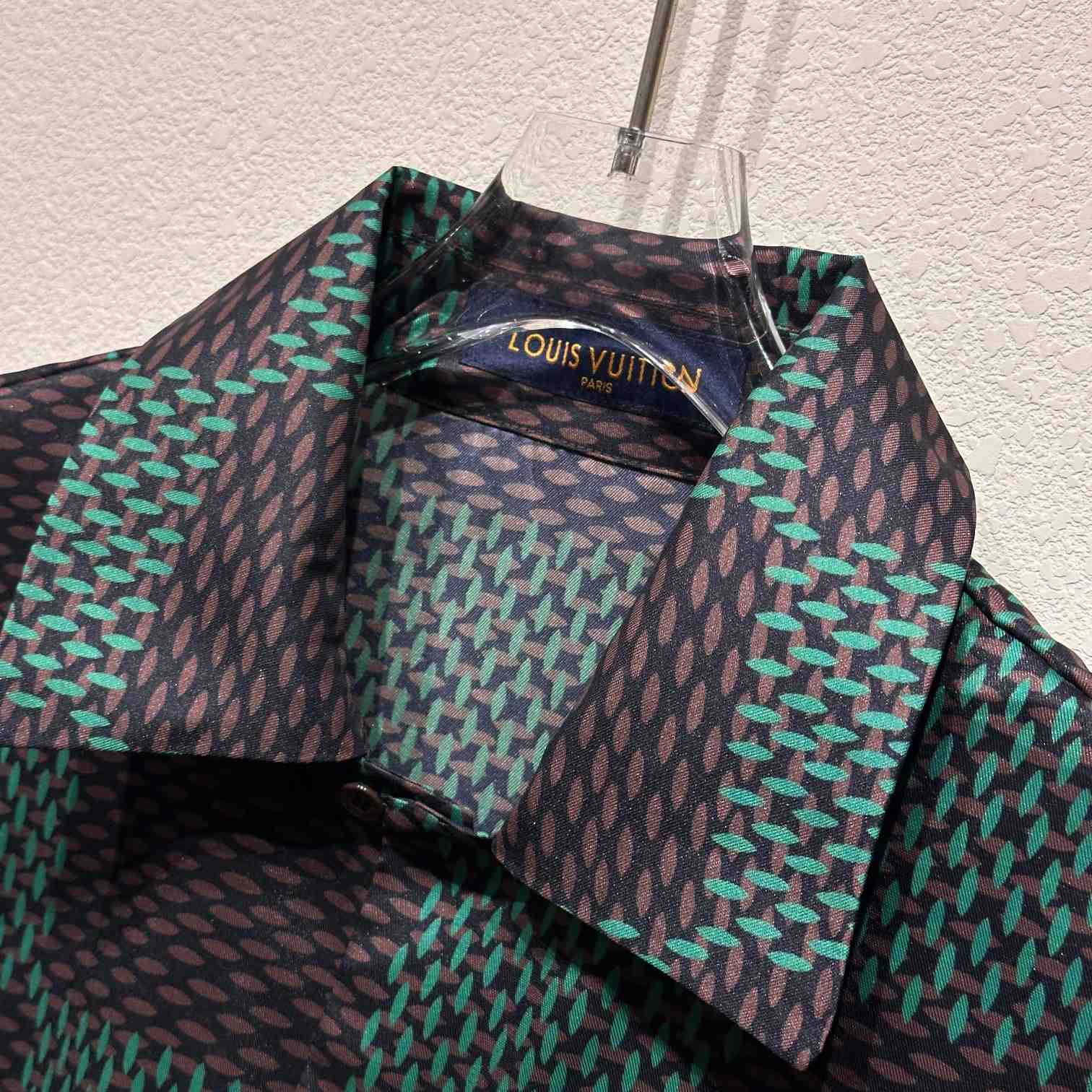 Louis Vuitton Open Collar Short-Sleeved Silk Shirt    1AFJAQ - DesignerGu