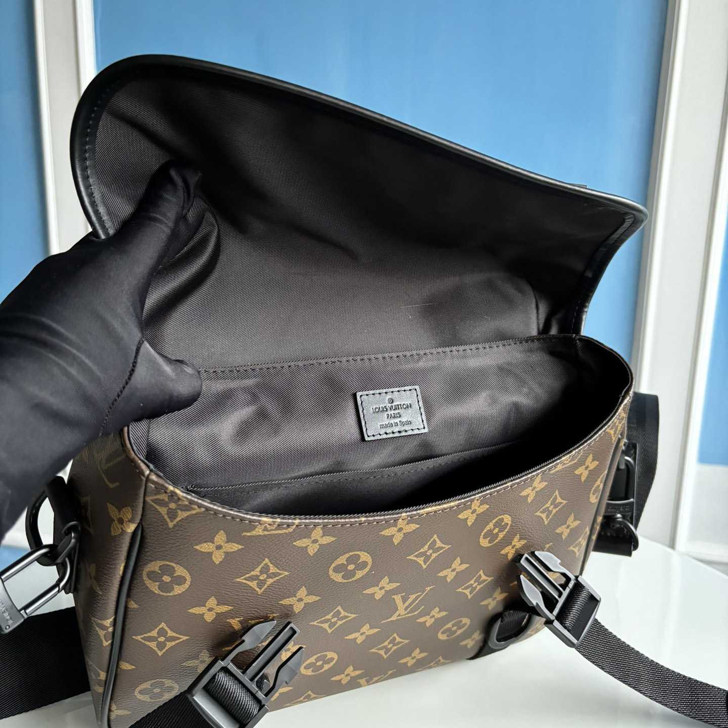 Louis Vuitton LV Trail Messenger          M46972 - DesignerGu