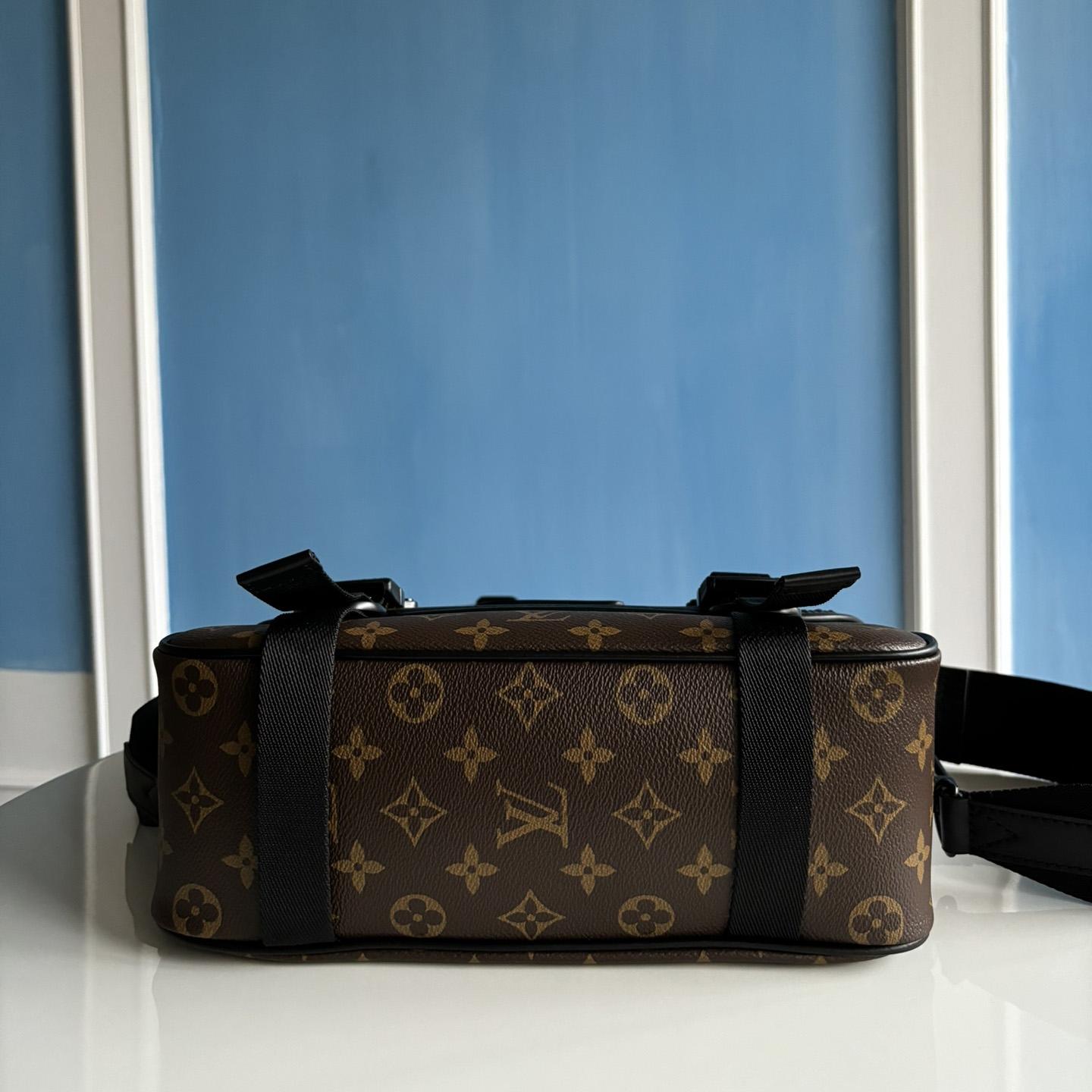 Louis Vuitton LV Trail Messenger          M46972 - DesignerGu