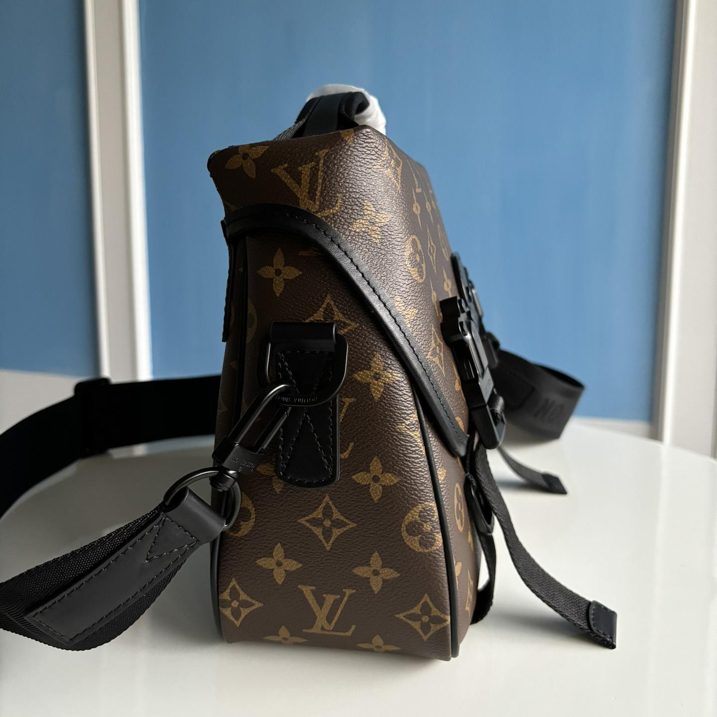 Louis Vuitton LV Trail Messenger          M46972 - DesignerGu